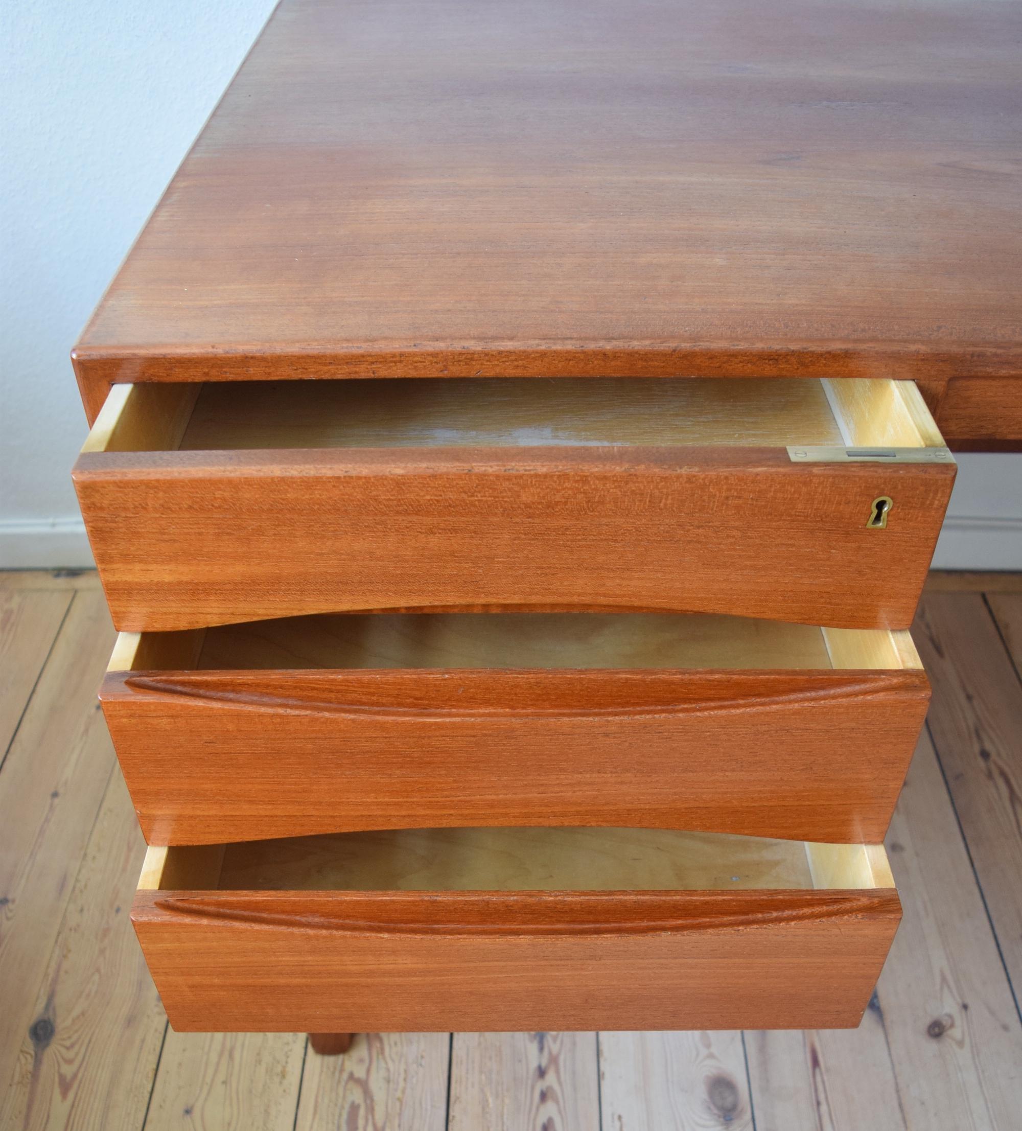 Arne Vodder Teak Executive Desk, 1960s, Denmark In Good Condition For Sale In Nyborg, DK