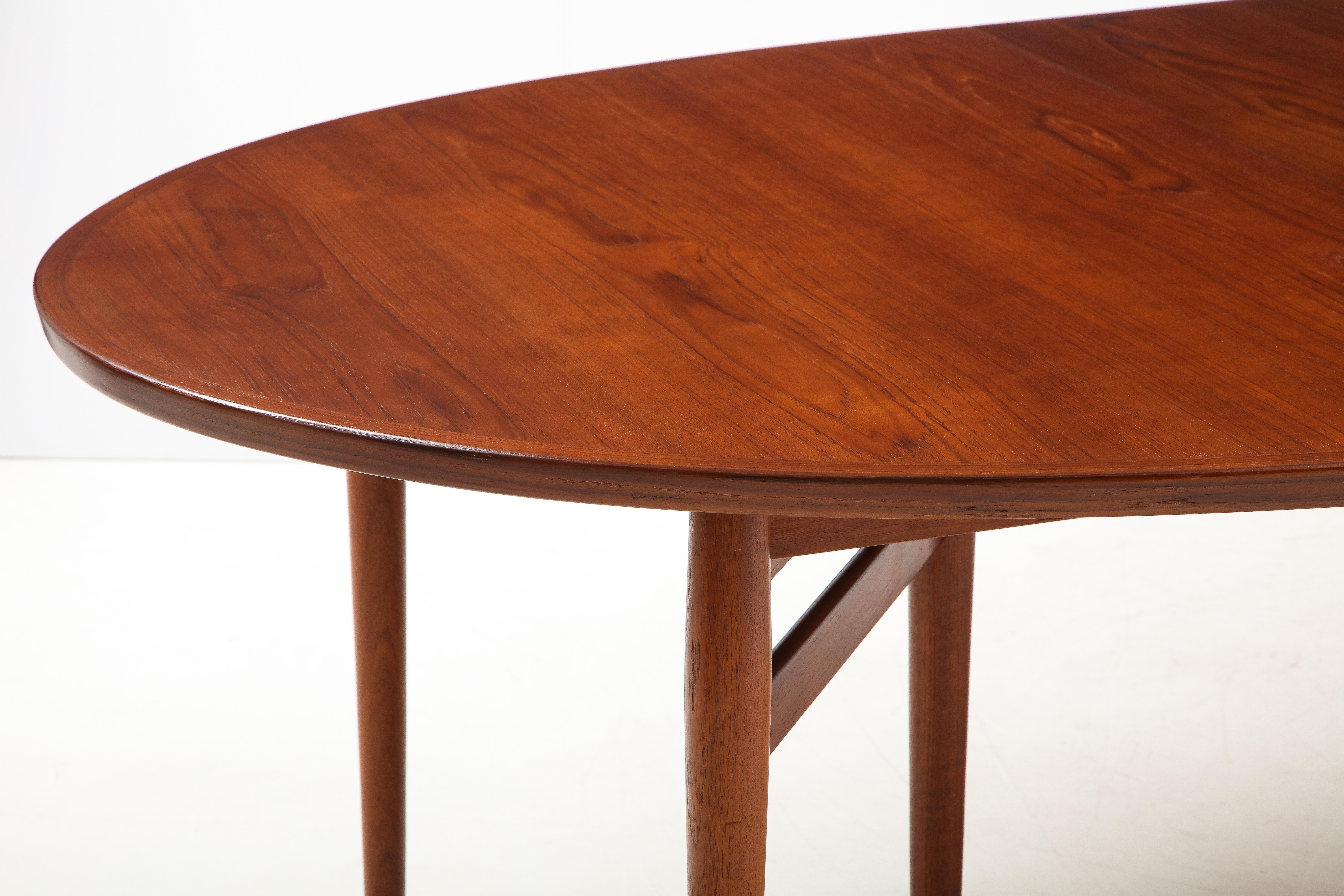 Mid-Century Modern Arne Vodder Teak Oval Dining Table Model 212