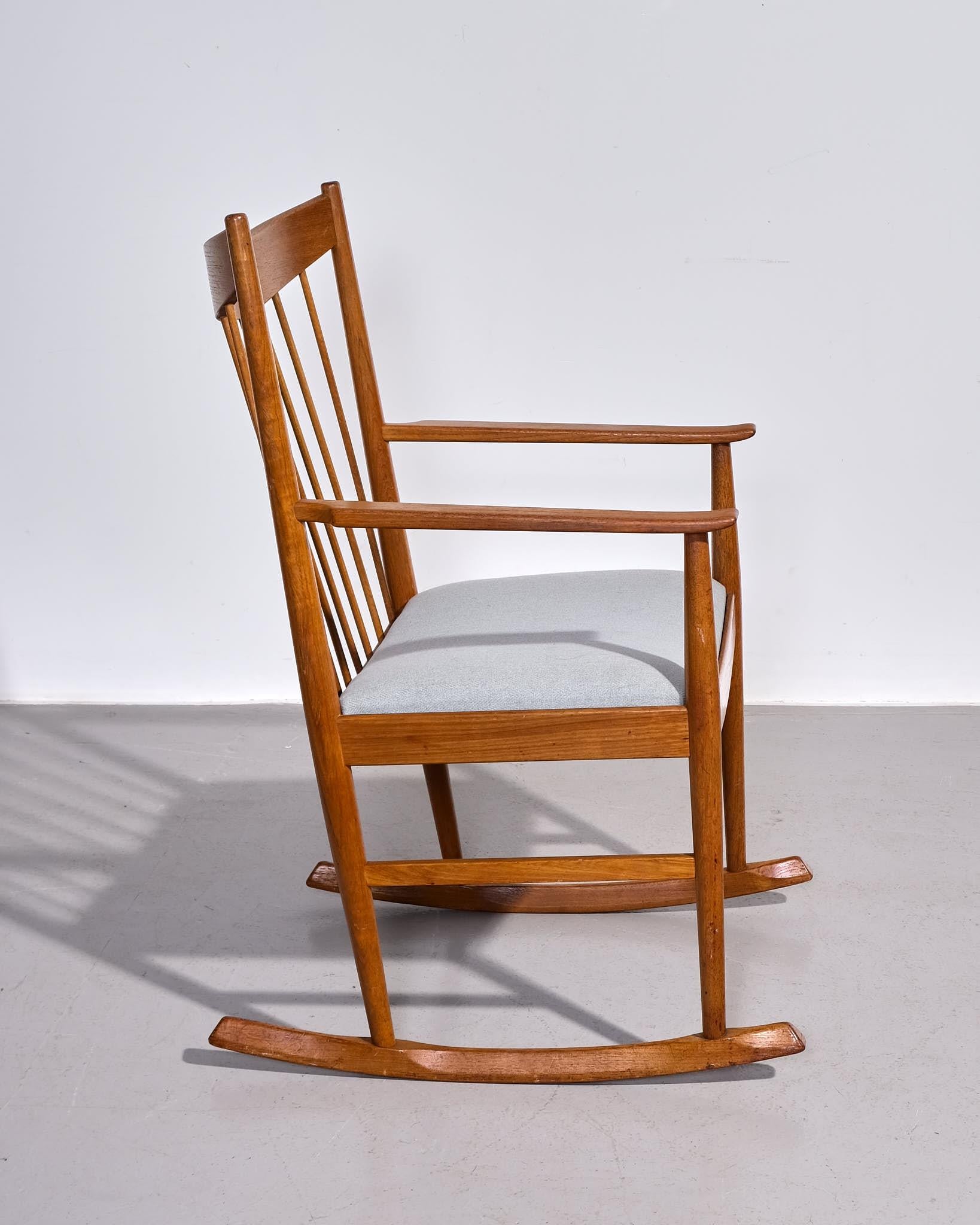 Danese Sedia a dondolo in teak Arne Vodder