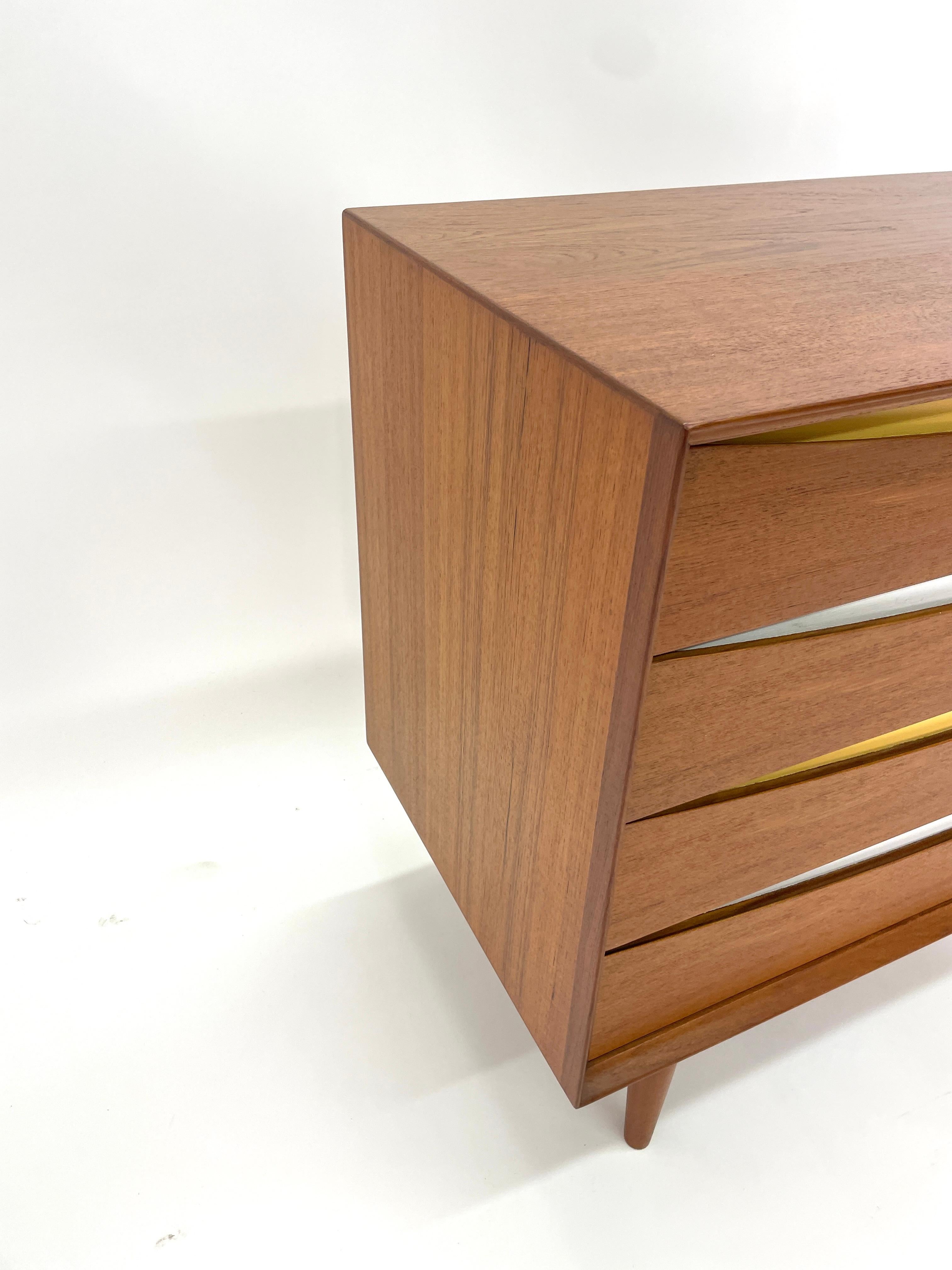 Arne Vodder Triennale 4 Drawer Dresser by Sibast (2 available) In Excellent Condition For Sale In San Diego, CA