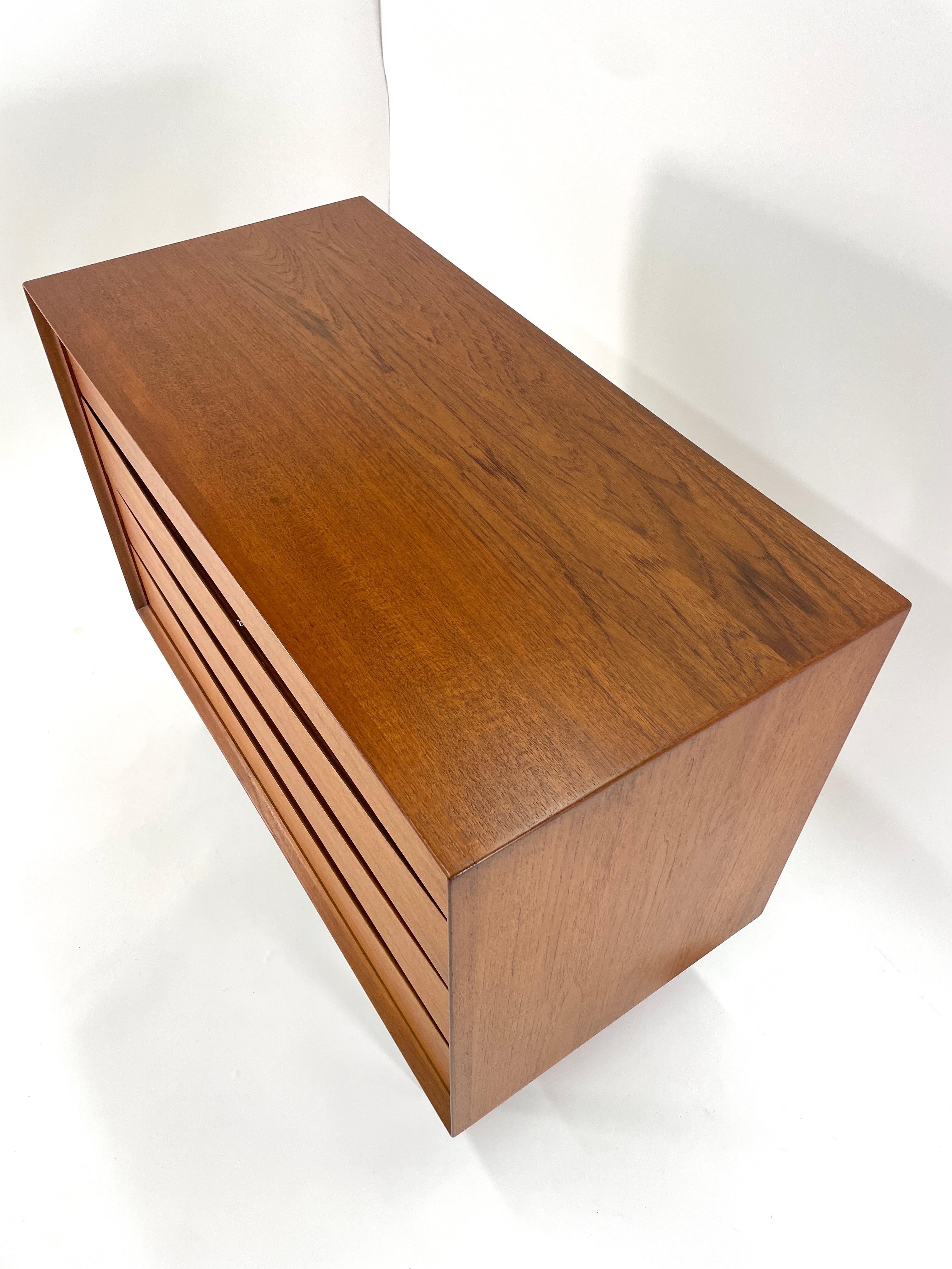 Mid-20th Century Arne Vodder Triennale 4 Drawer Dresser by Sibast (2 available) For Sale
