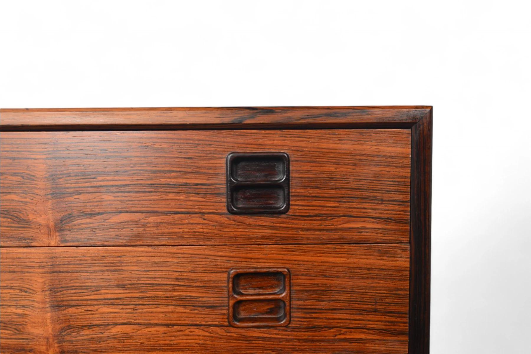 Origine: Danimarca
Designer: Arne Vodder
Produttore: Sibast
Epoca: anni '60
Materiali: Palissandro

Dimensioni: 29,5