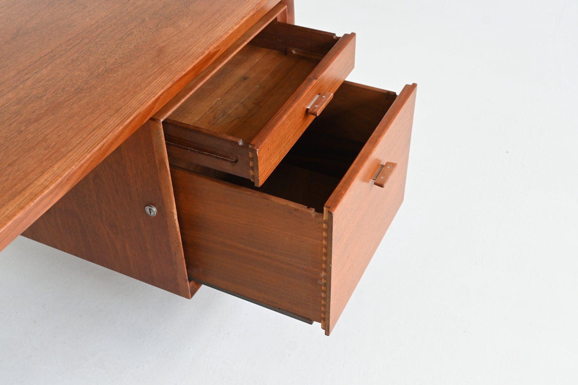 Arne Vodder Schreibtisch Modell 207 in Teakholz Sibast Dänemark 1960 im Angebot 1