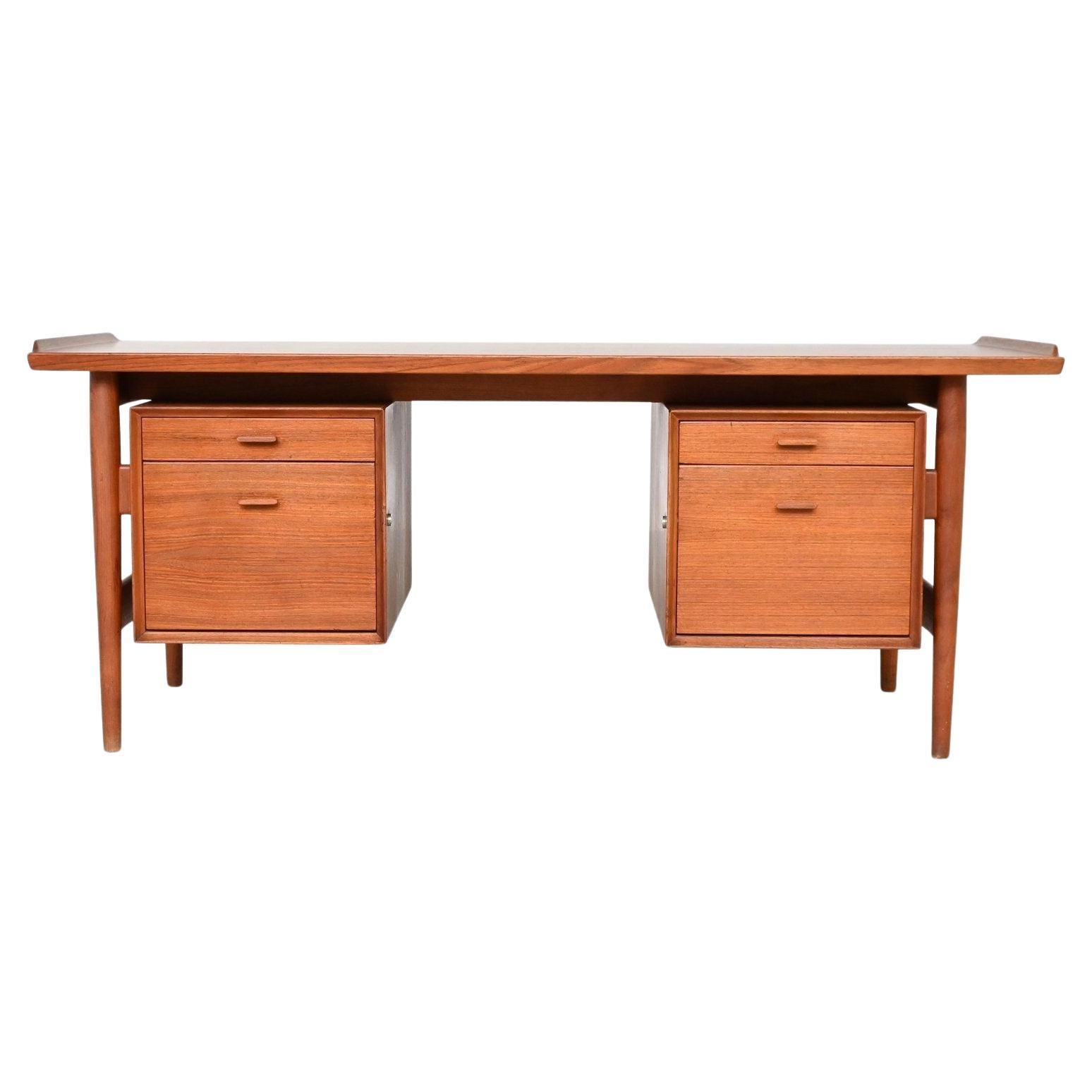 Arne Vodder Schreibtisch Modell 207 in Teakholz Sibast Dänemark 1960 im Angebot
