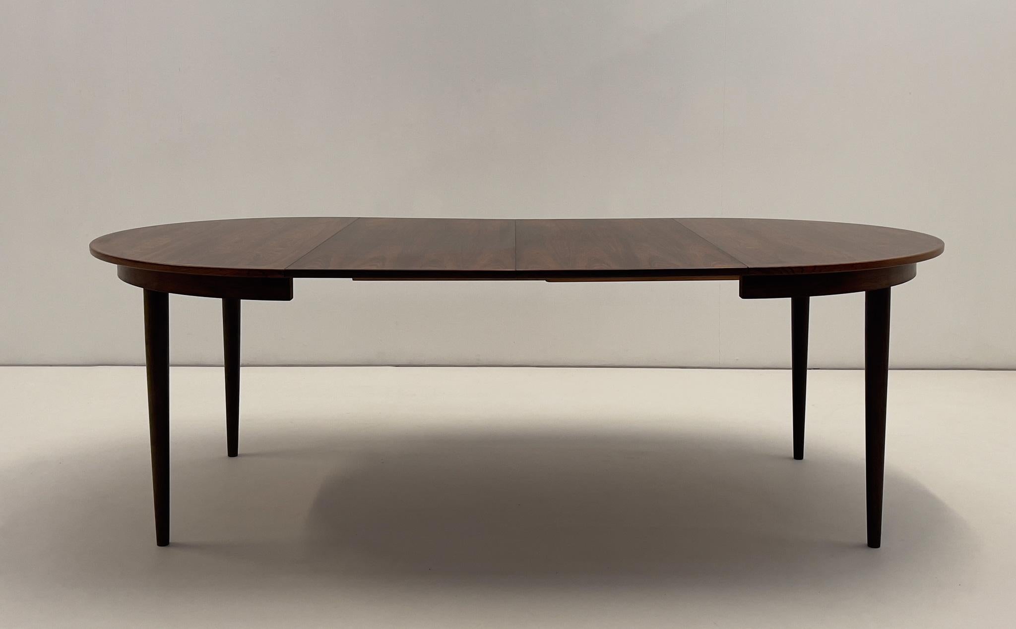 Mid-Century Modern Arne Volder for Sibast -  Extendable Dining Table For Sale