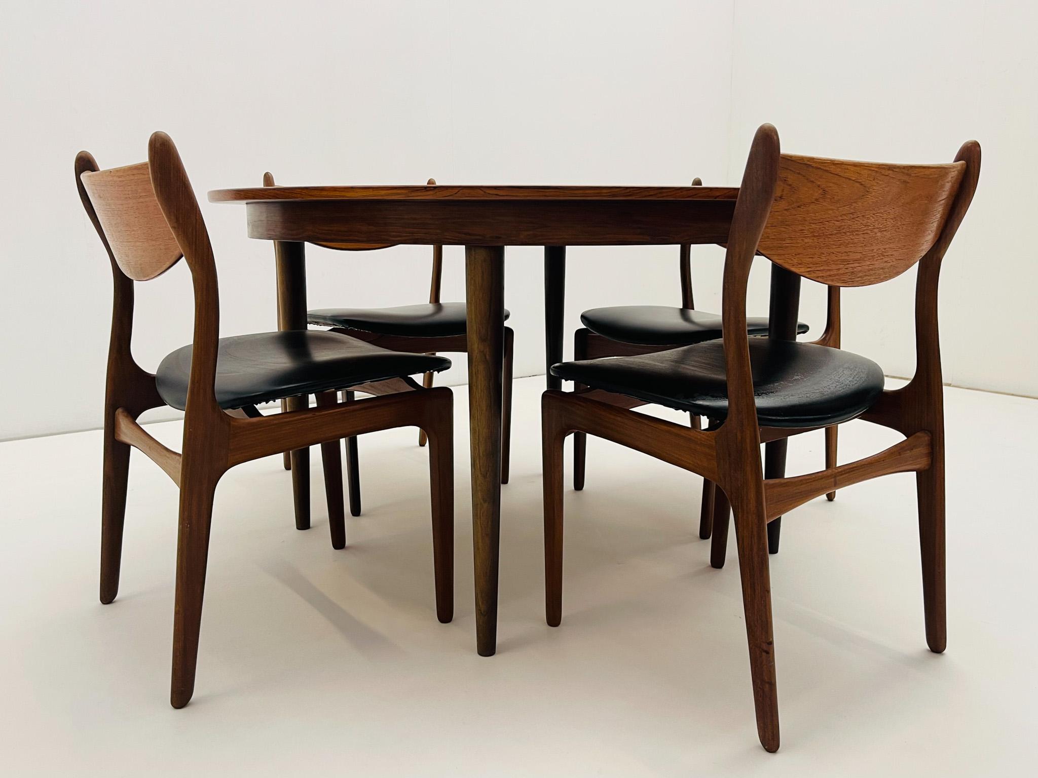 Mid-17th Century Arne Volder for Sibast -  Extendable Dining Table For Sale