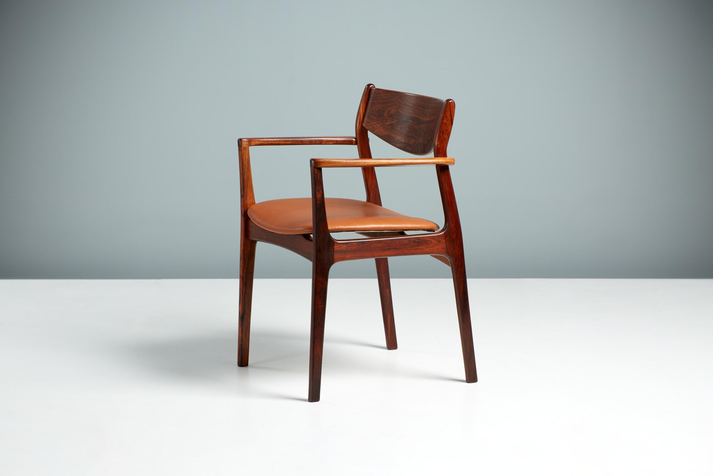Arne Wahl Iversen - Carver Chair, circa 1960s.

A modernist desk chair by Danish designer Arne Wahl Iversen and produced by Glyngøre Stolefabrik, c1960s. The frame is made from highlighy figured solid and veneered rosewood. The seat has been