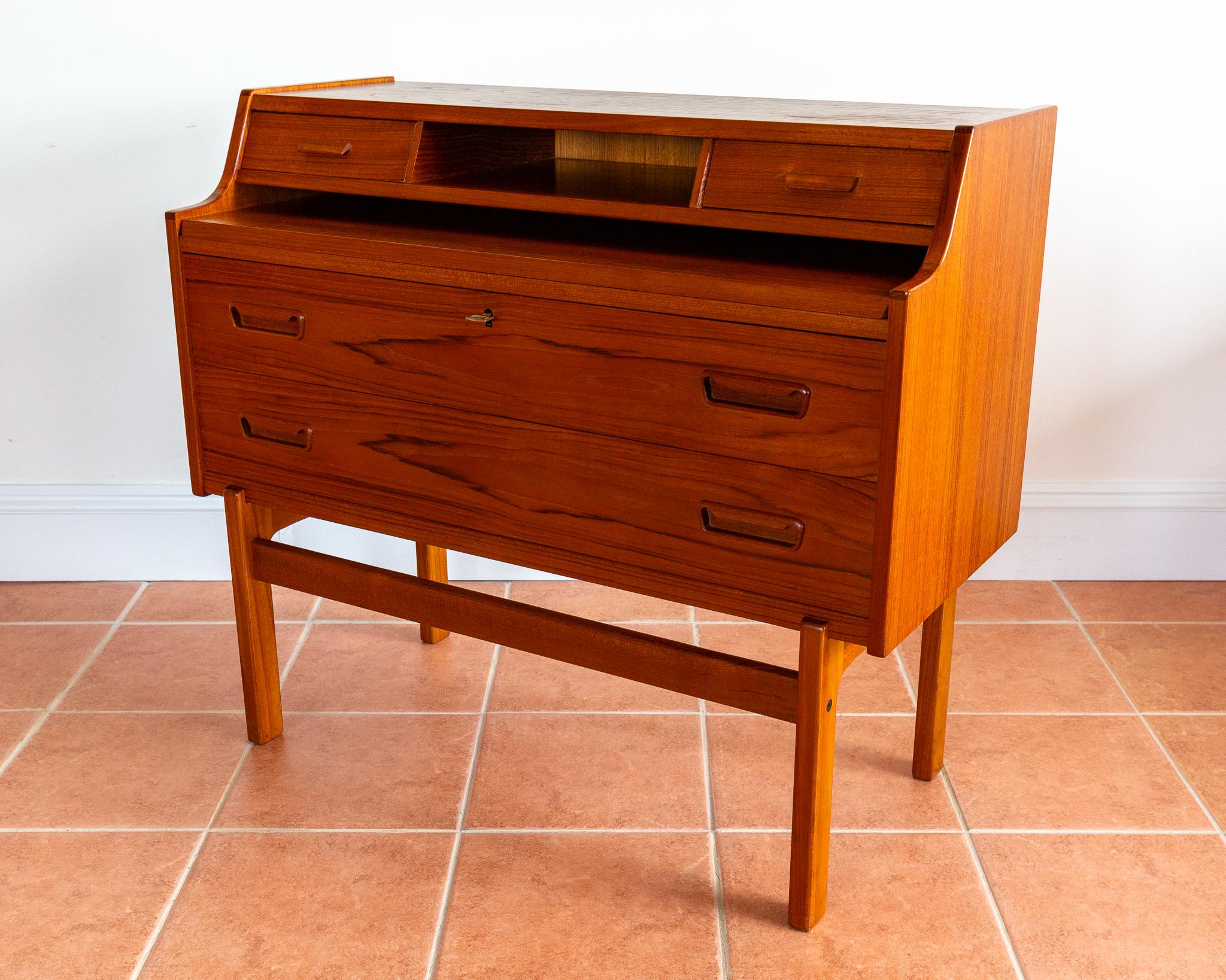 A gorgeous, rare and super-stylish Mid Century bureau secretaire desk by a top Danish designer in lovely vintage condition. Designed by the much-heralded Arne Wahl Iversen and made in 1960s Denmark by high-end firm Vinde Møbelfabrik, this stunning,