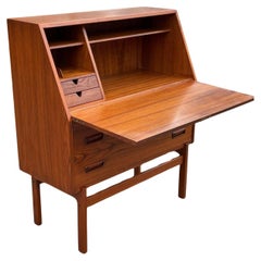 Arne Wahl Iversen Danish Modern Secretary Desk Model-68 for Vinde Møbelfabrik