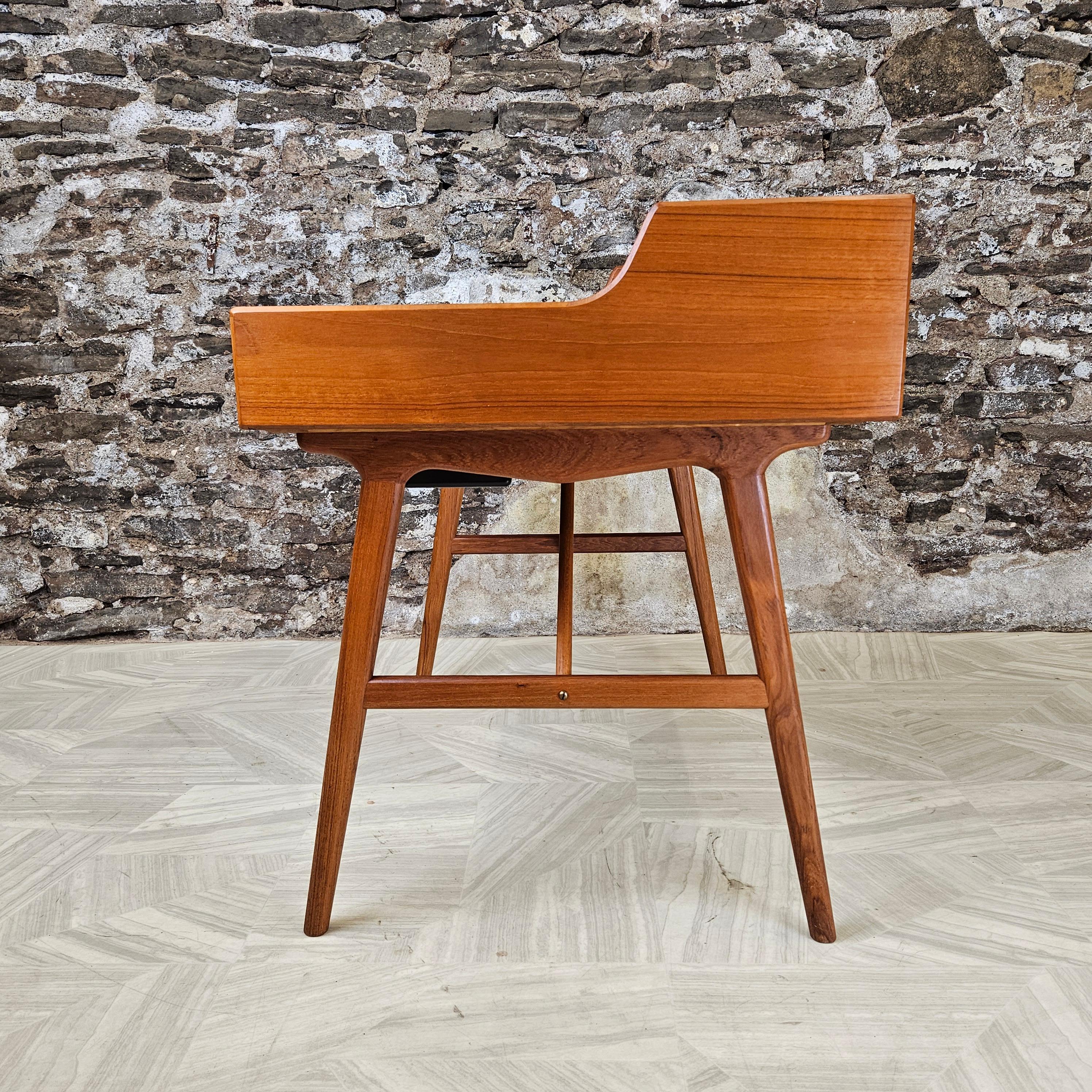 Scandinavian Modern Arne Wahl Iversen Danish Teak Desk/Vanity Model 65