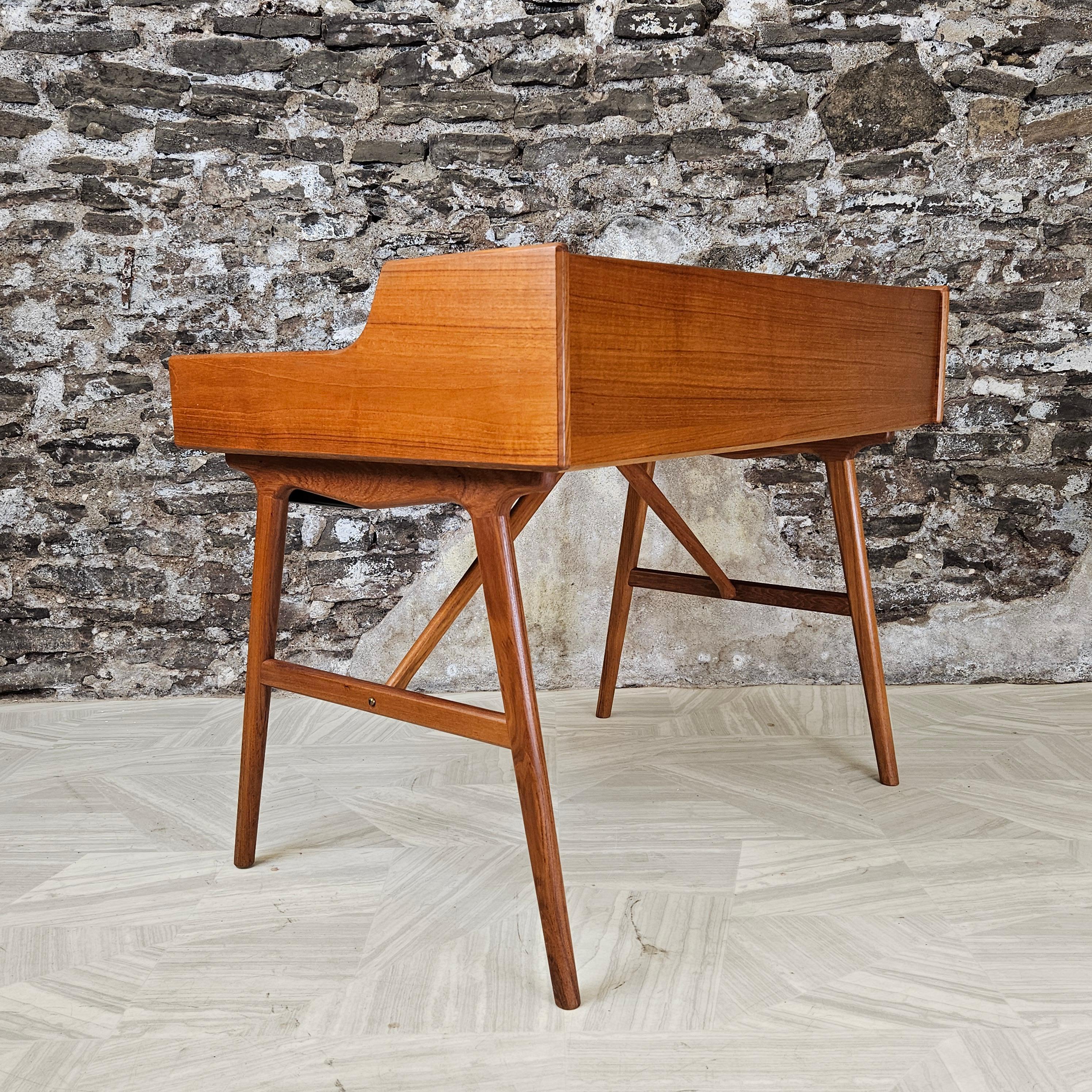 Arne Wahl Iversen Danish Teak Desk/Vanity Model 65 3