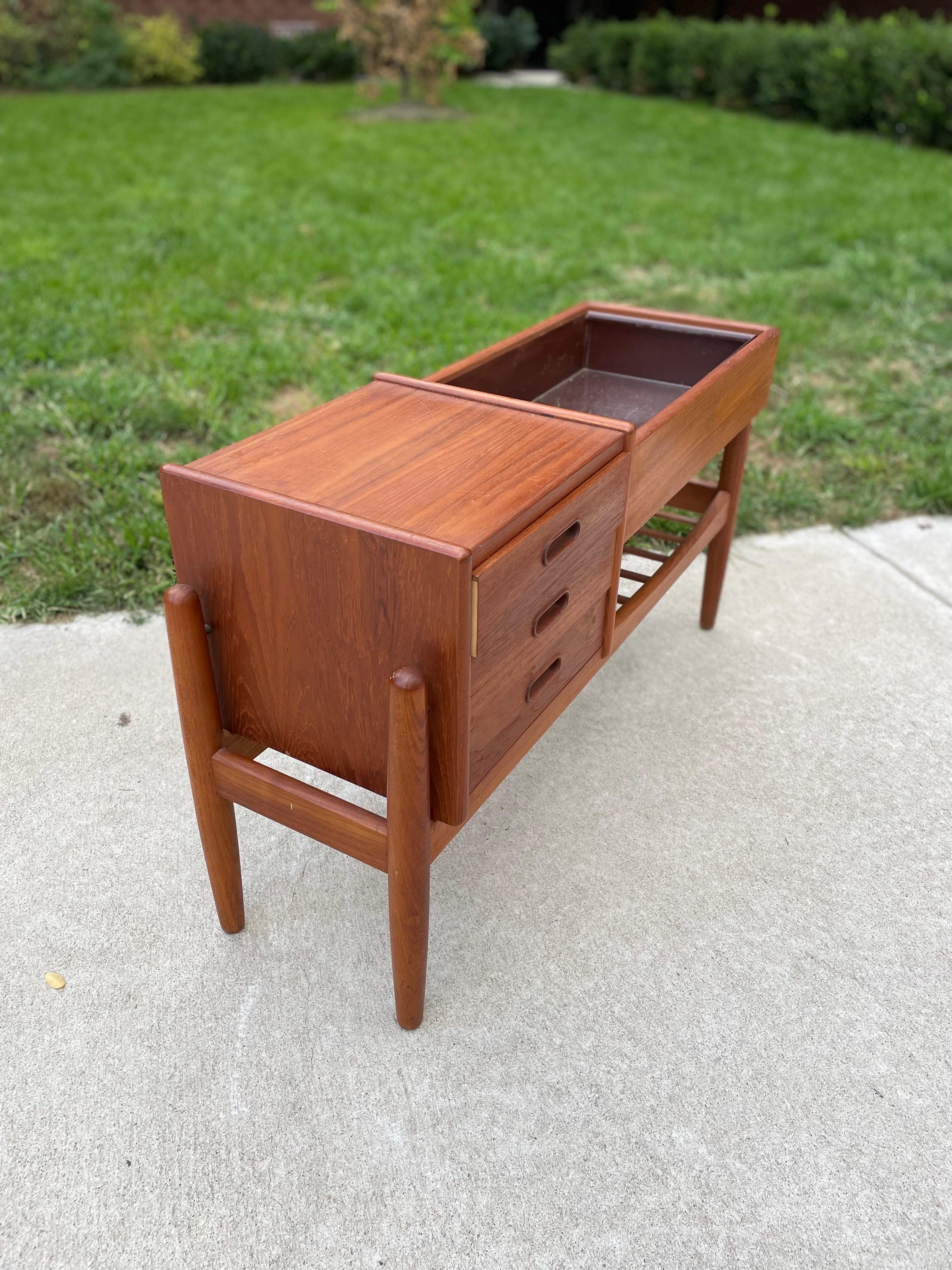 Arne Wahl Iversen Danish Teak Plant Stand In Good Condition In Philadelphia, PA