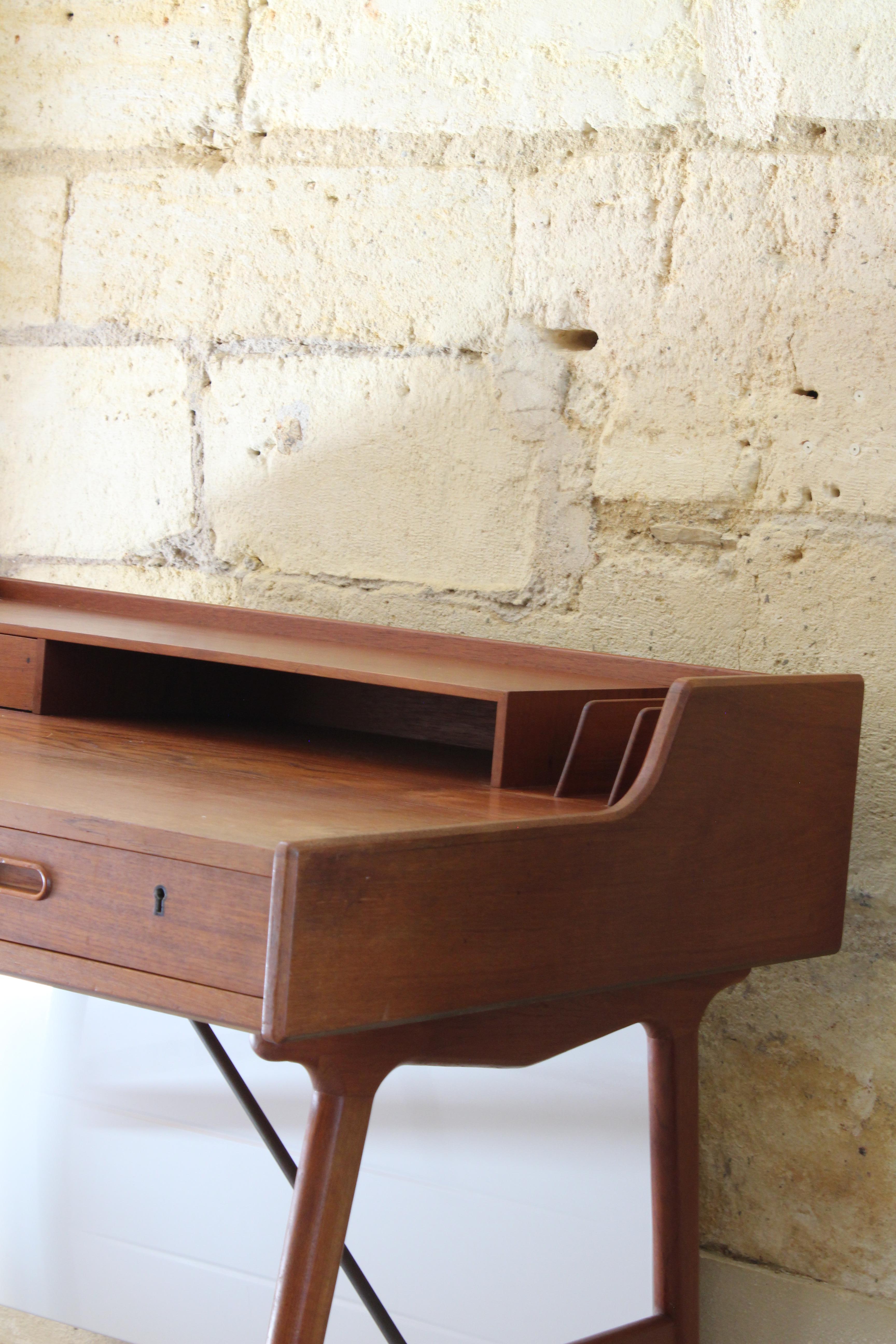 Arne Wahl Iversen Teak Desk, 1960s In Good Condition For Sale In Paris, IDF
