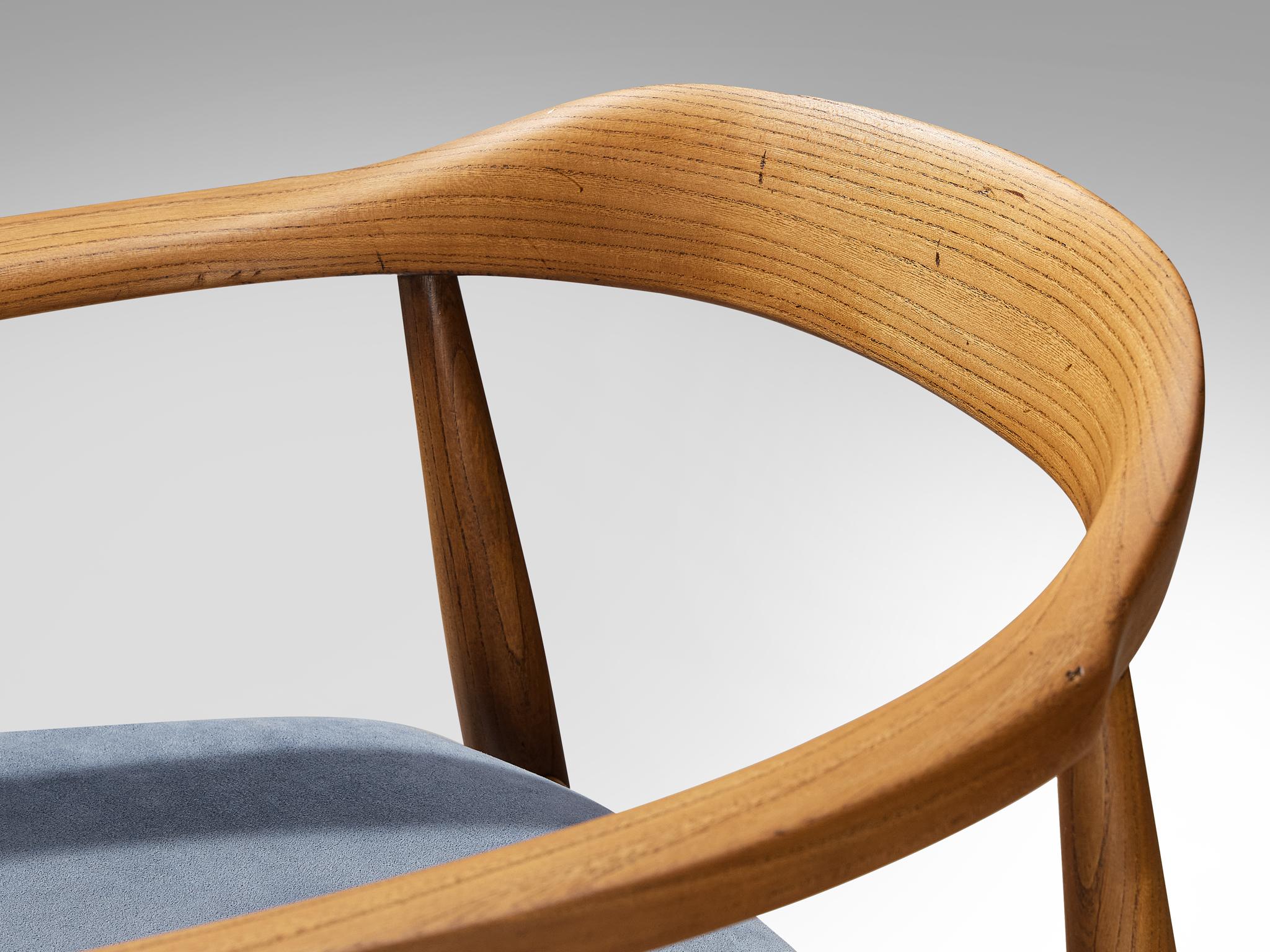 Fauteuil en orme et tissu bleu Arne Wahl Iversen pour Niels E. Eilersen 1