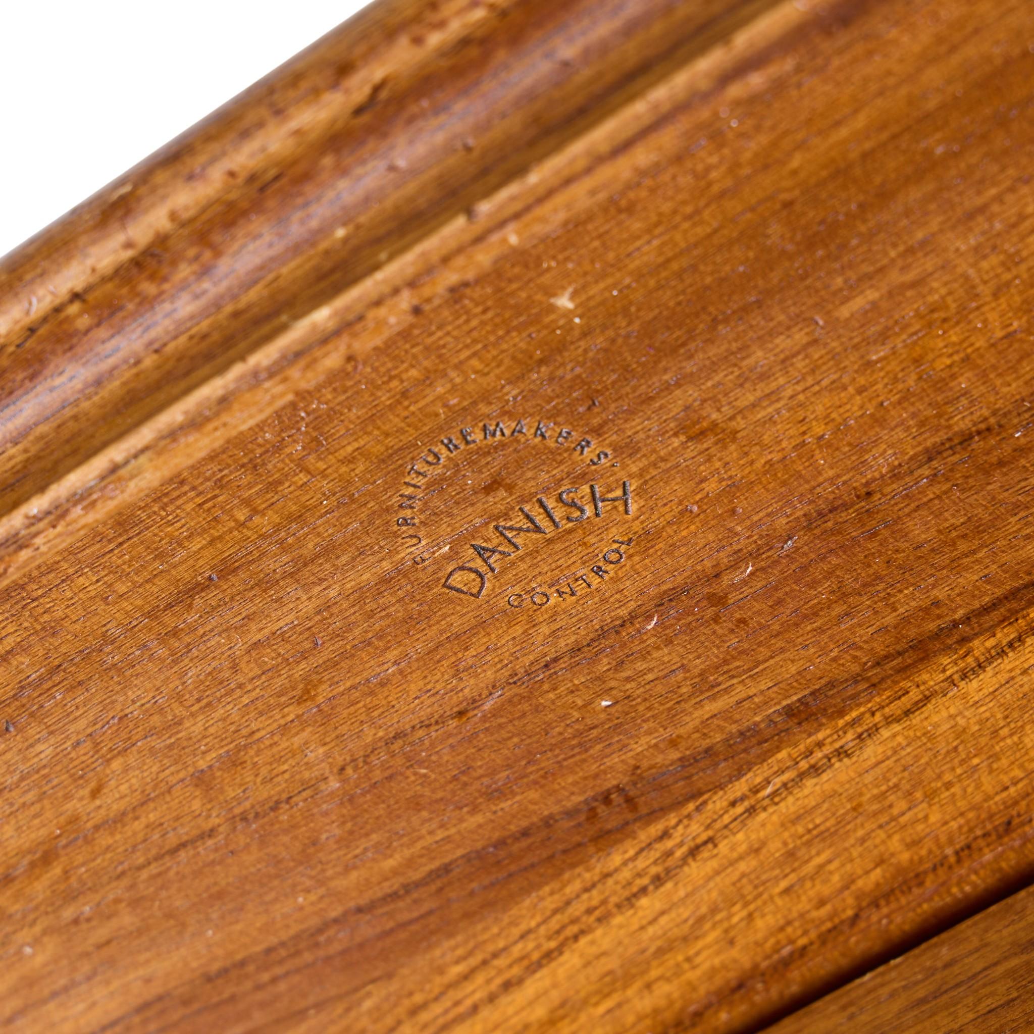 Arne Wahl Iversen per Vinde Møbelfabrik Modello 67 Scrivania a leggio in teak del Medioevo in vendita 5