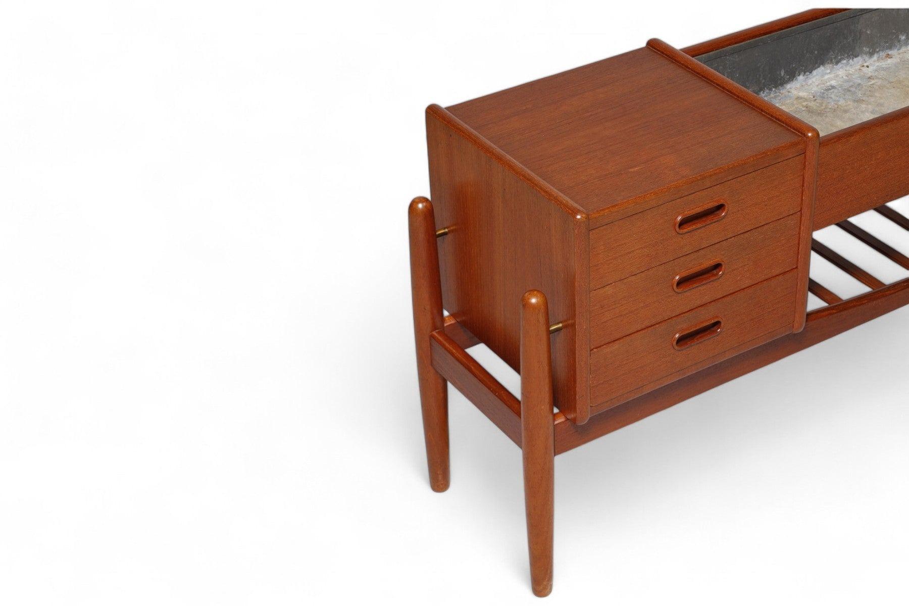 Mid-Century moderno Arne Wahl Iversen Modello 36 Fioriera / Cassapanca da corridoio in teak in vendita