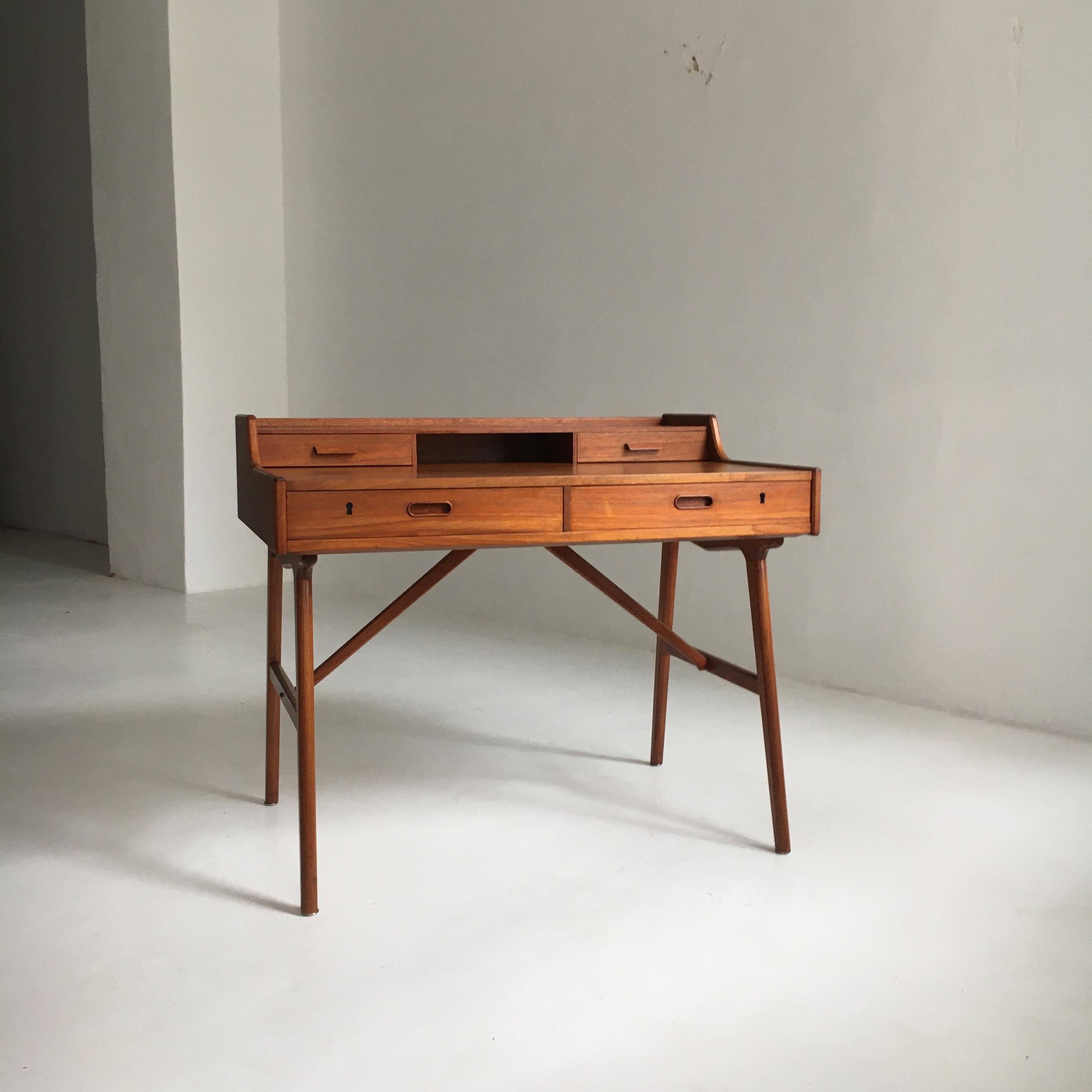 Mid-Century Modern Arne Wahl Iversen Model 64 Teak Desk, Denmark, 1960 For Sale