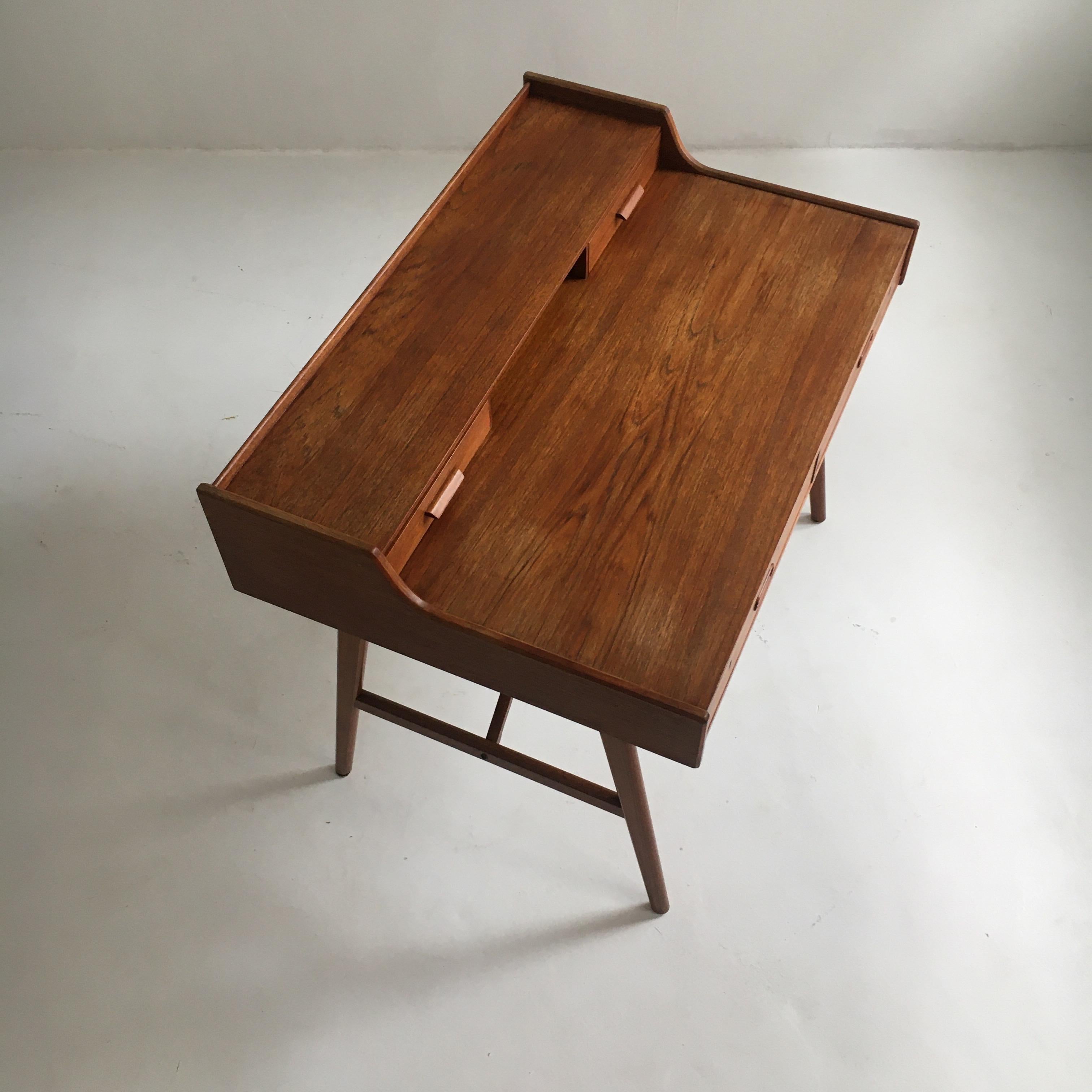 Arne Wahl Iversen Model 64 Teak Desk, Denmark, 1960 In Good Condition For Sale In Vienna, AT