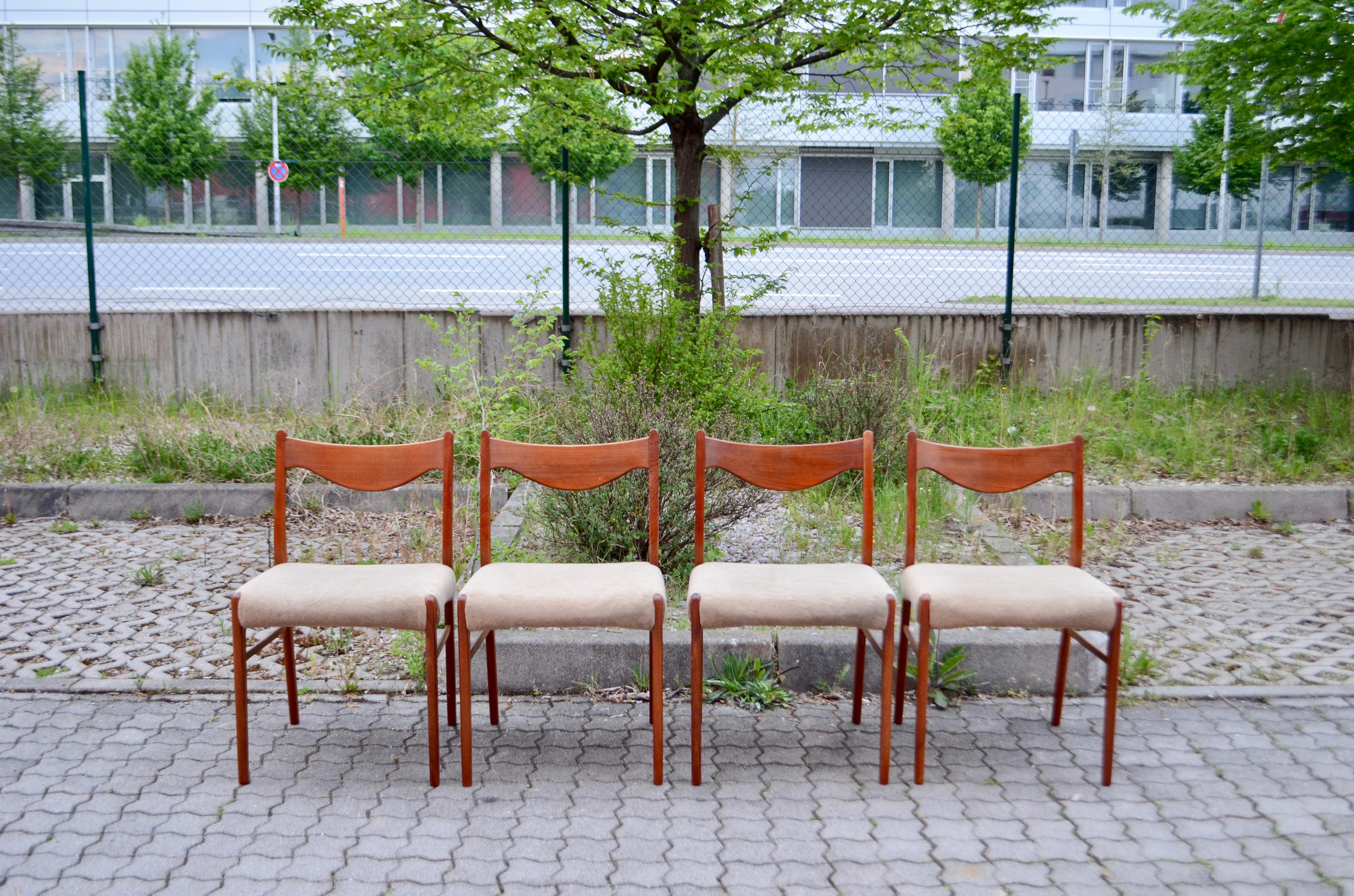 Scandinave moderne Arne Wahl Iversen lot de 4 chaises de salle à manger en teck danois modèle GS60 pour Glyngore en vente