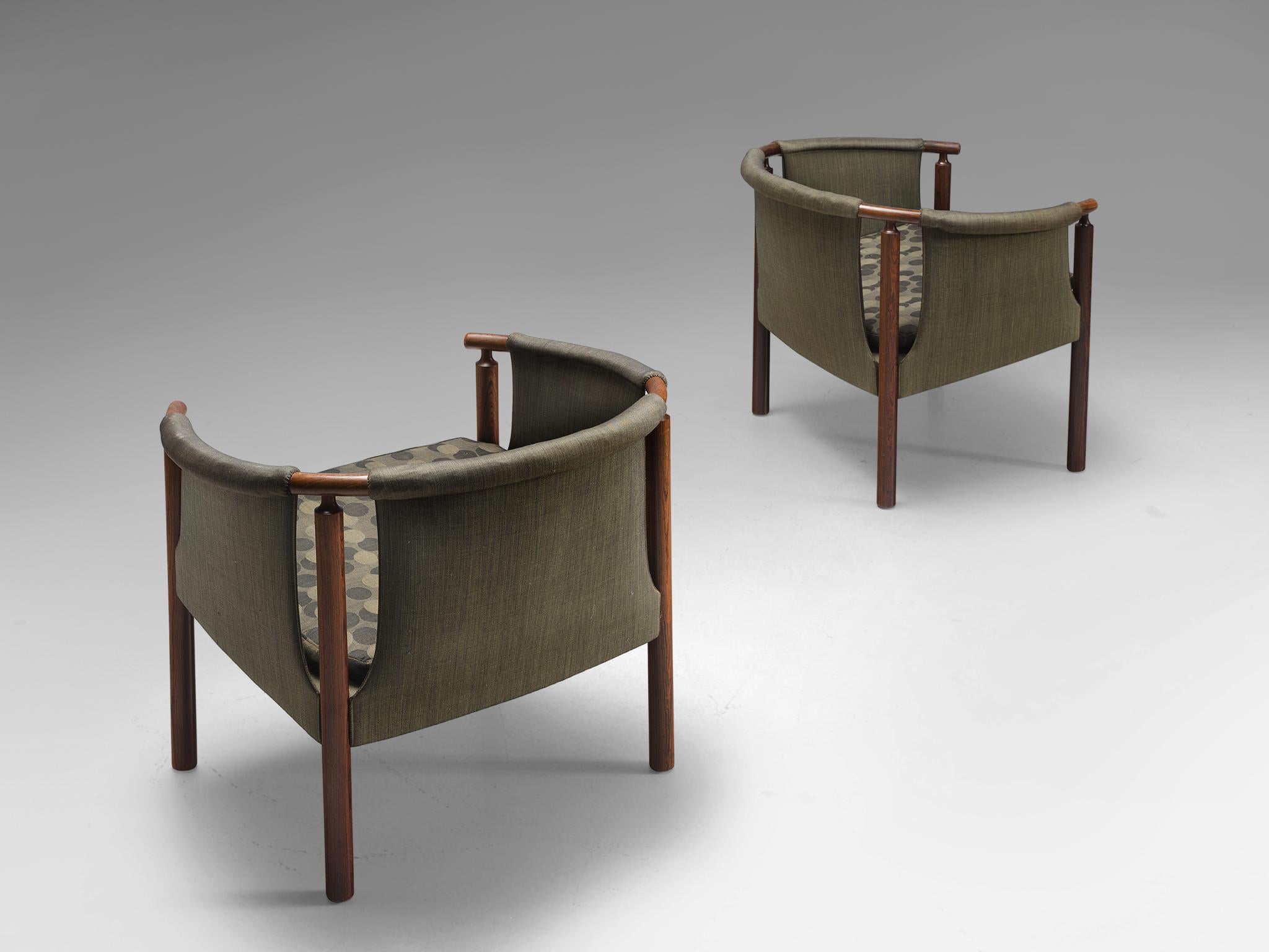 Arne Wahl Iversen for Poul M. Jessen, pair of rosewood armchairs 293/3 with green fabric, Denmark, 1950s.

This set of armchairs is upholstered with green fabric. The inventiveness of this chair lies in the open spaces next to the rosewood frame.