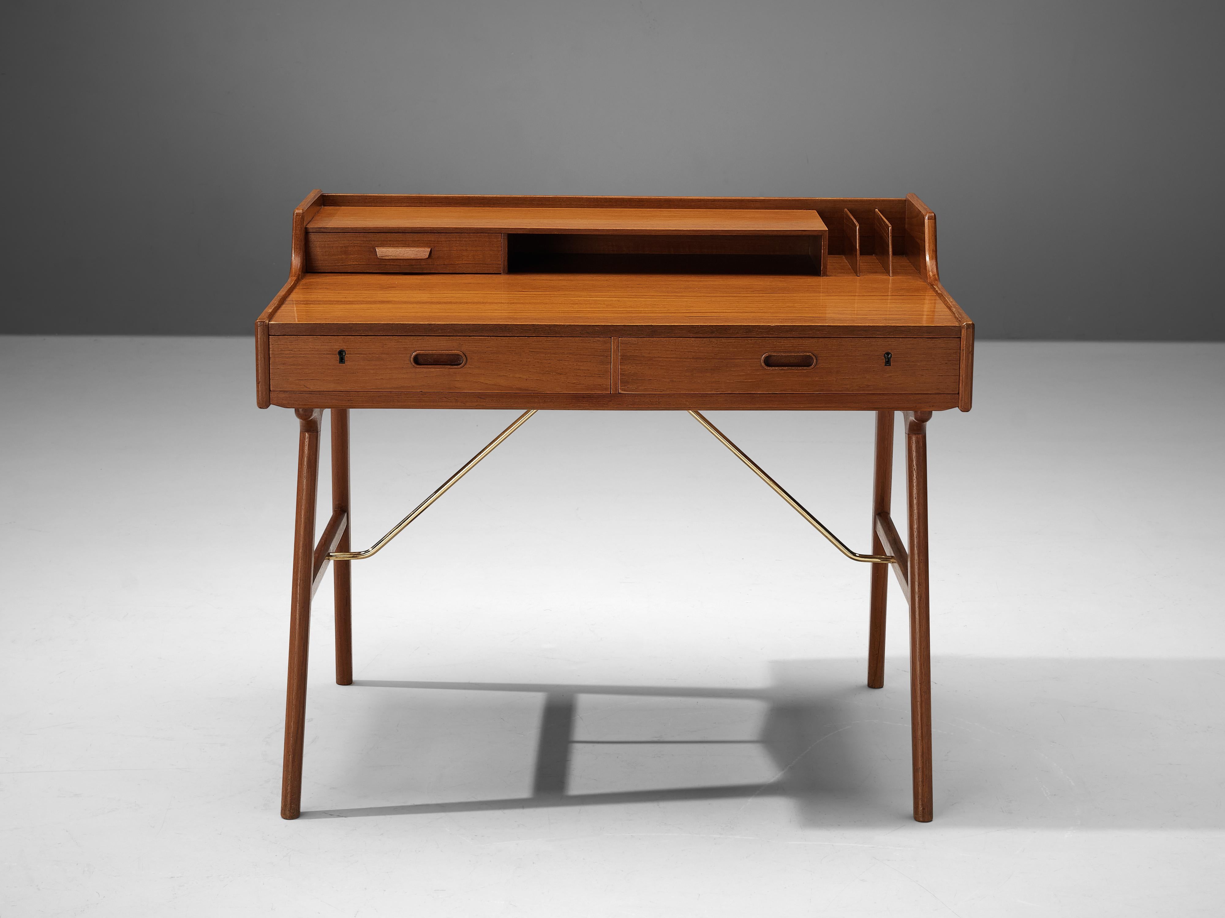 Arne Wahl Iversen for Vinde Møbelfabrik, desk model 65, teak, Denmark, circa 1961.

Refined desk table by Danish designer Arne Wahl Iversen. This small writing table has a beautiful open look due the high cylindrical legs. The table with two