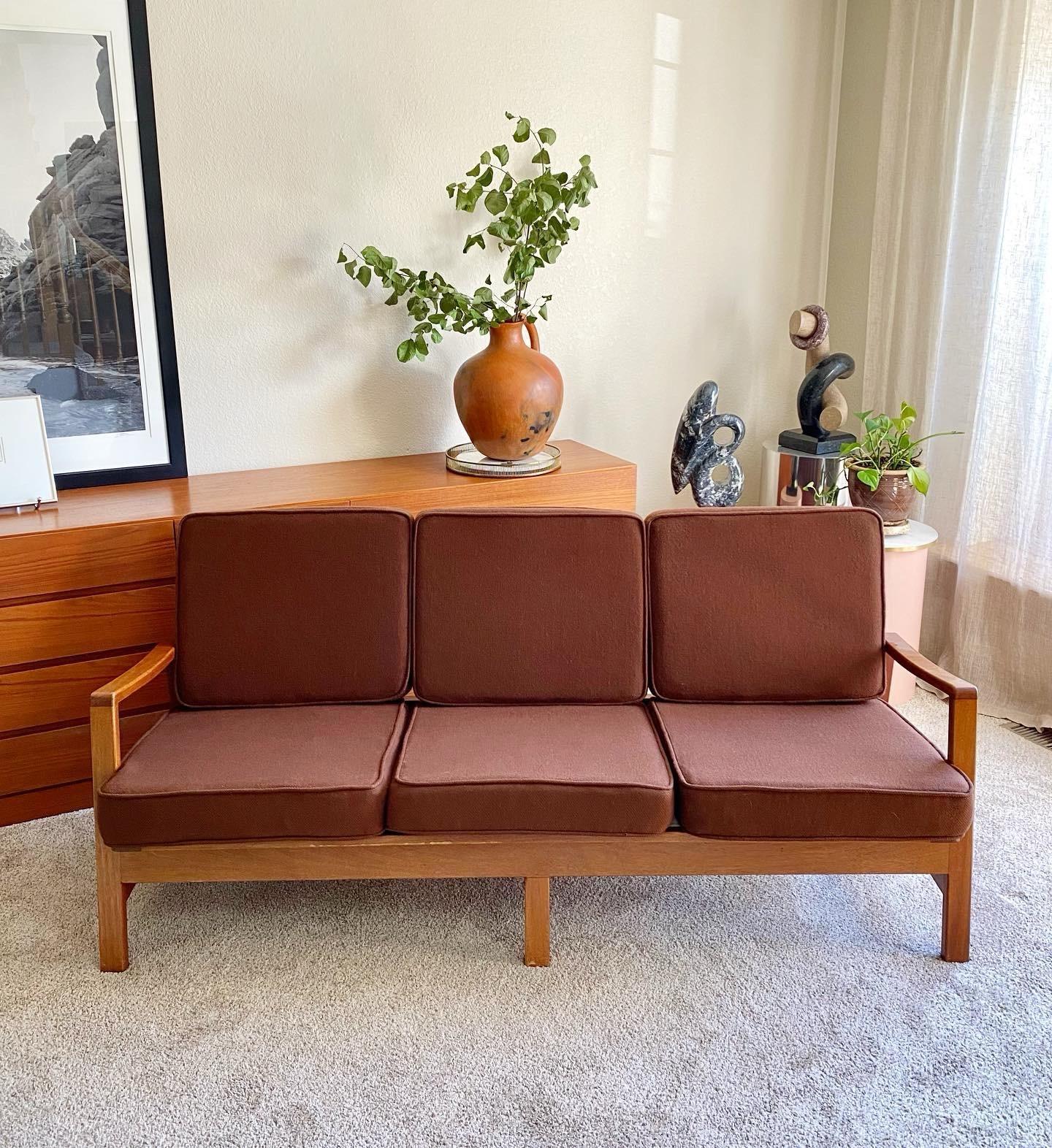 Canapé en teck moderne danois de style Arne Wahl Iversen Bon état - En vente à Round Top, TX