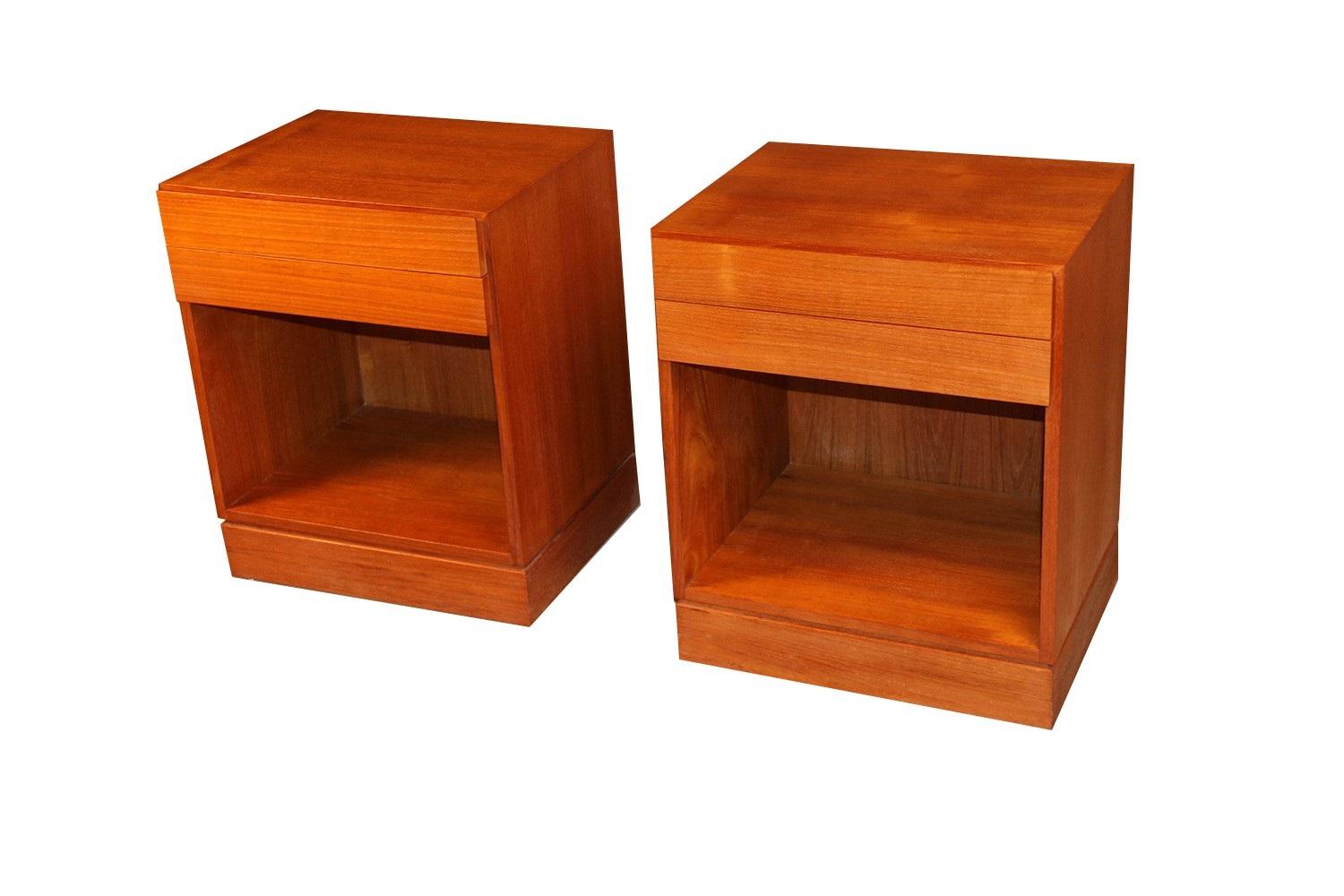 Scandinavian Modern Arne Wahl Iversen Teak Danish Modern Nightstands End Side Tables Pair