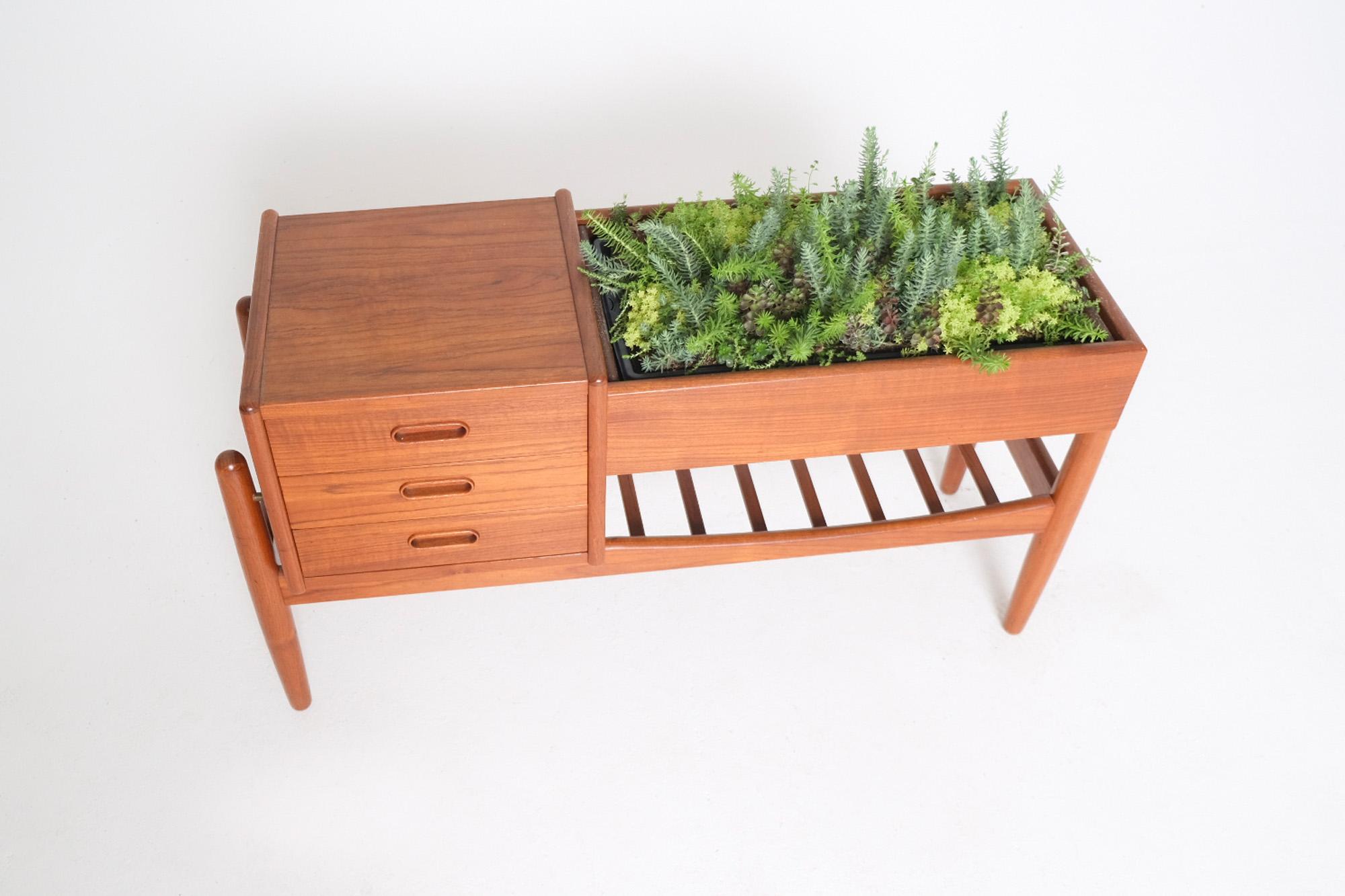 Huilé Arne Wahl Iverson Model No 36 Planter Table en vente