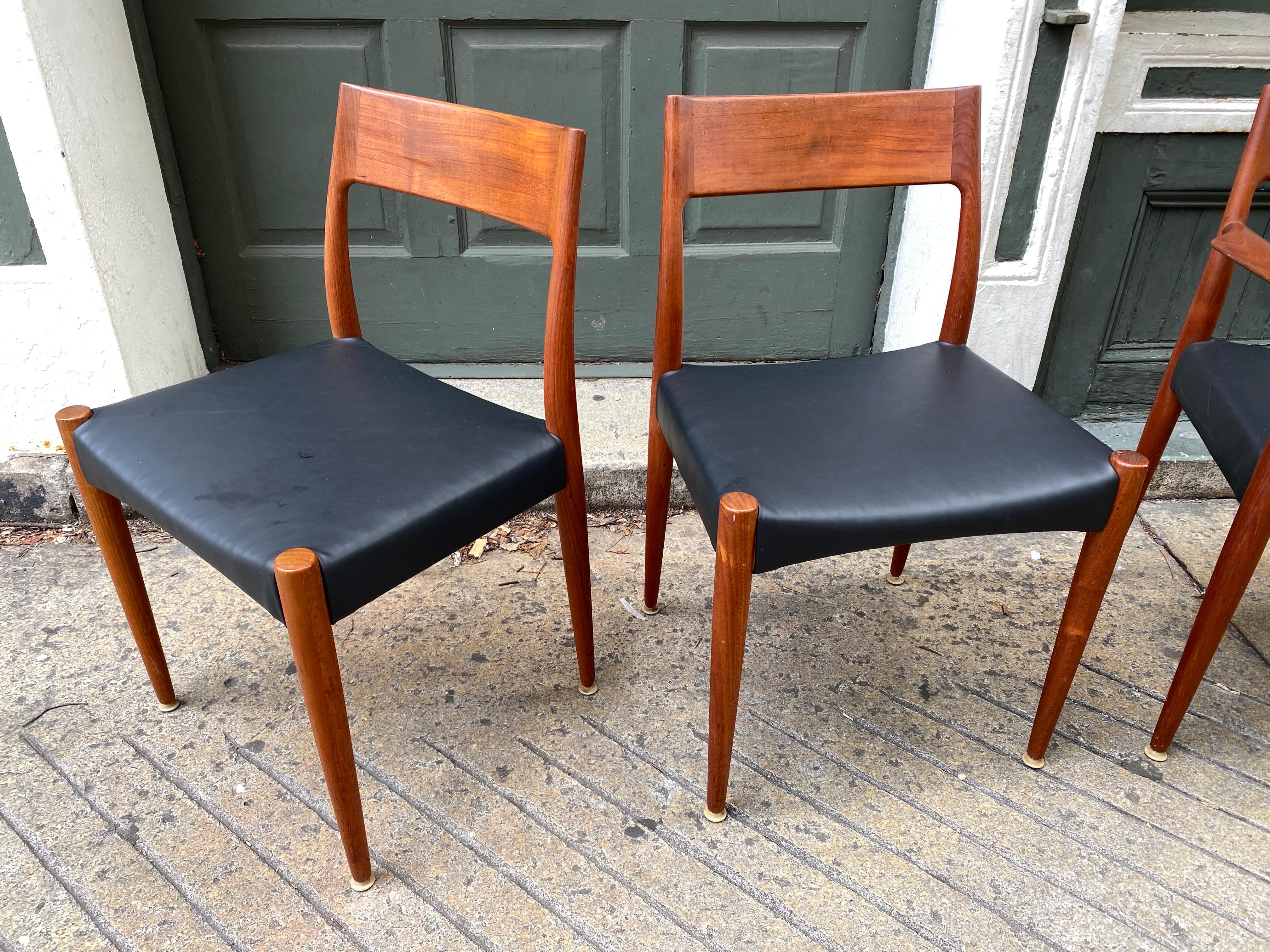 Scandinave moderne Ensemble de 6 chaises de salle à manger Arne Hovmand-Olsen en vente