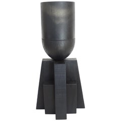 Große Babel-Vase aus schwarzer belgischer Eiche und gebranntem Stahl von Arno Declercq 