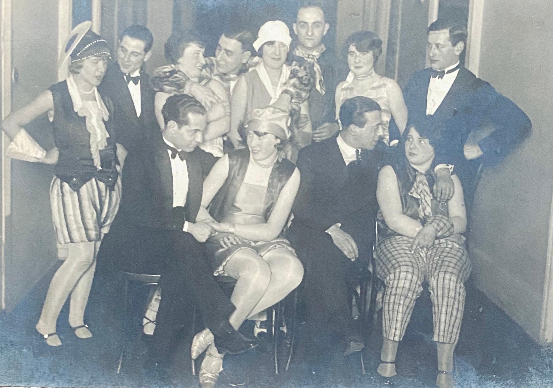 Deutsche jüdische Weimarer Ära Silber-Gelatine-Fotografie Vorkrieg Judaica Kostüm-Party (Moderne), Photograph, von Arno Katz 