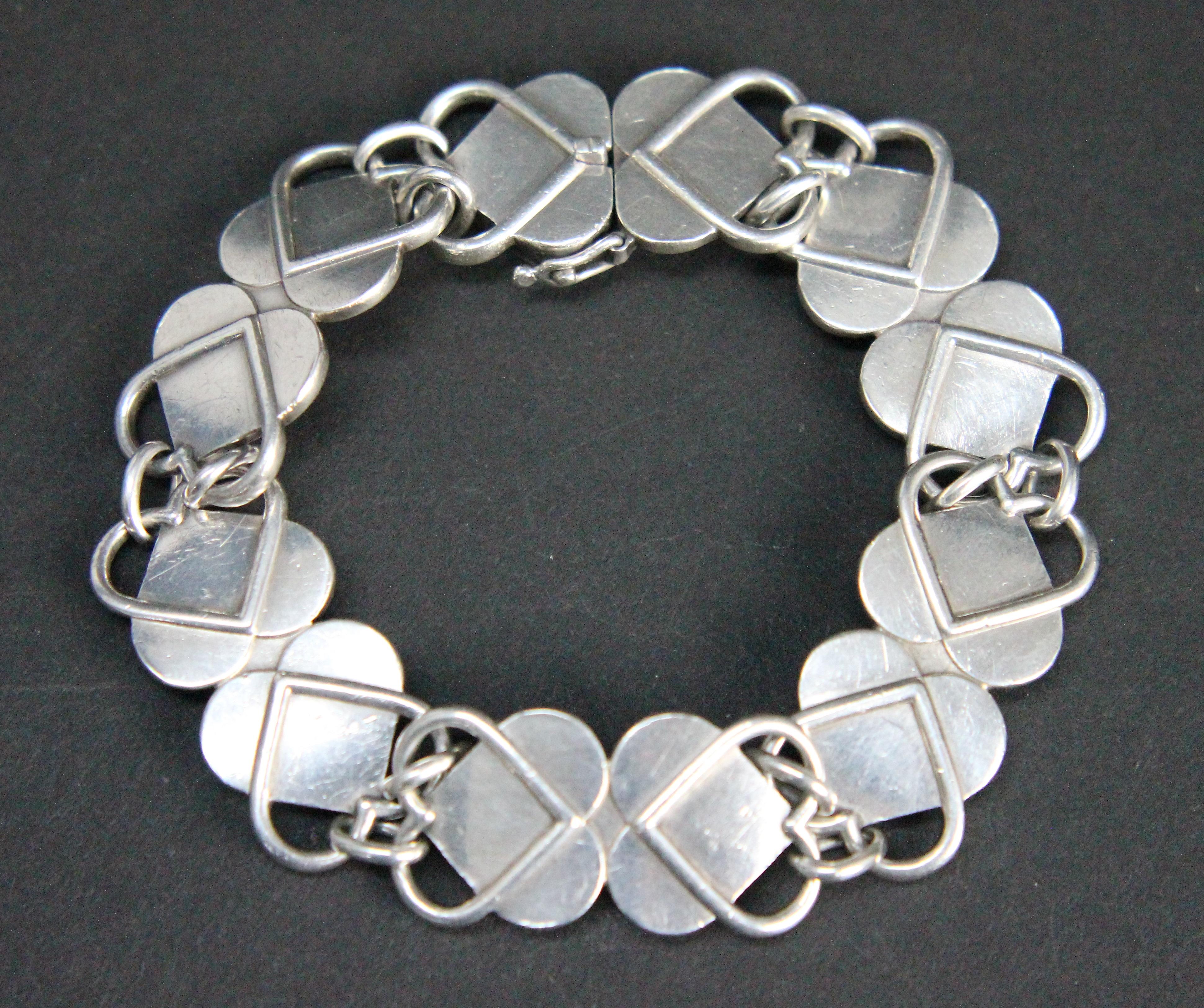 Wonderful hearts bracelet. Designed by Arno Malinowski for Georg Jensen 1944.
Nice vintage condition. Design No 98. Marked 
