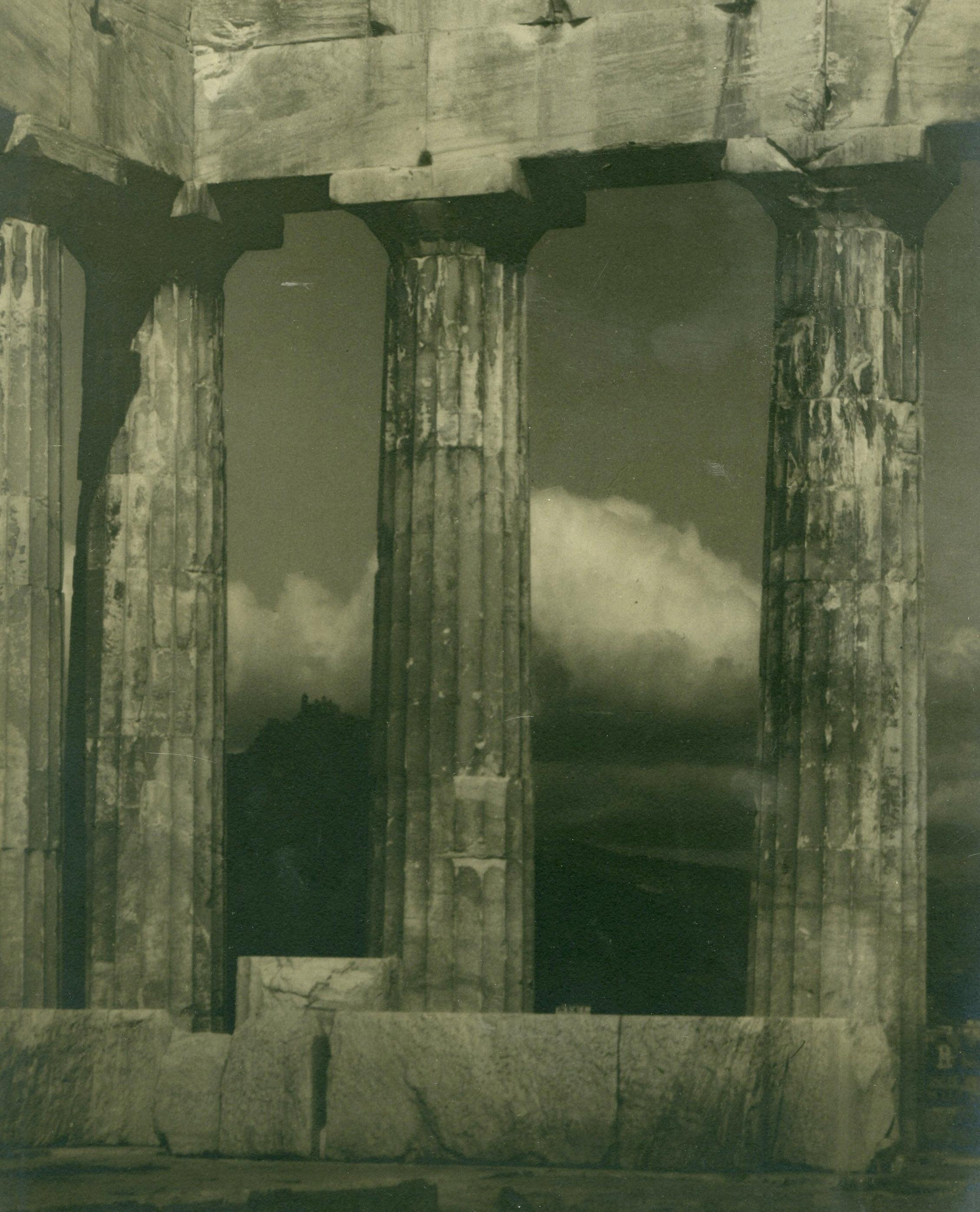 Säulen des Parthenon – Photograph von Arnold Genthe