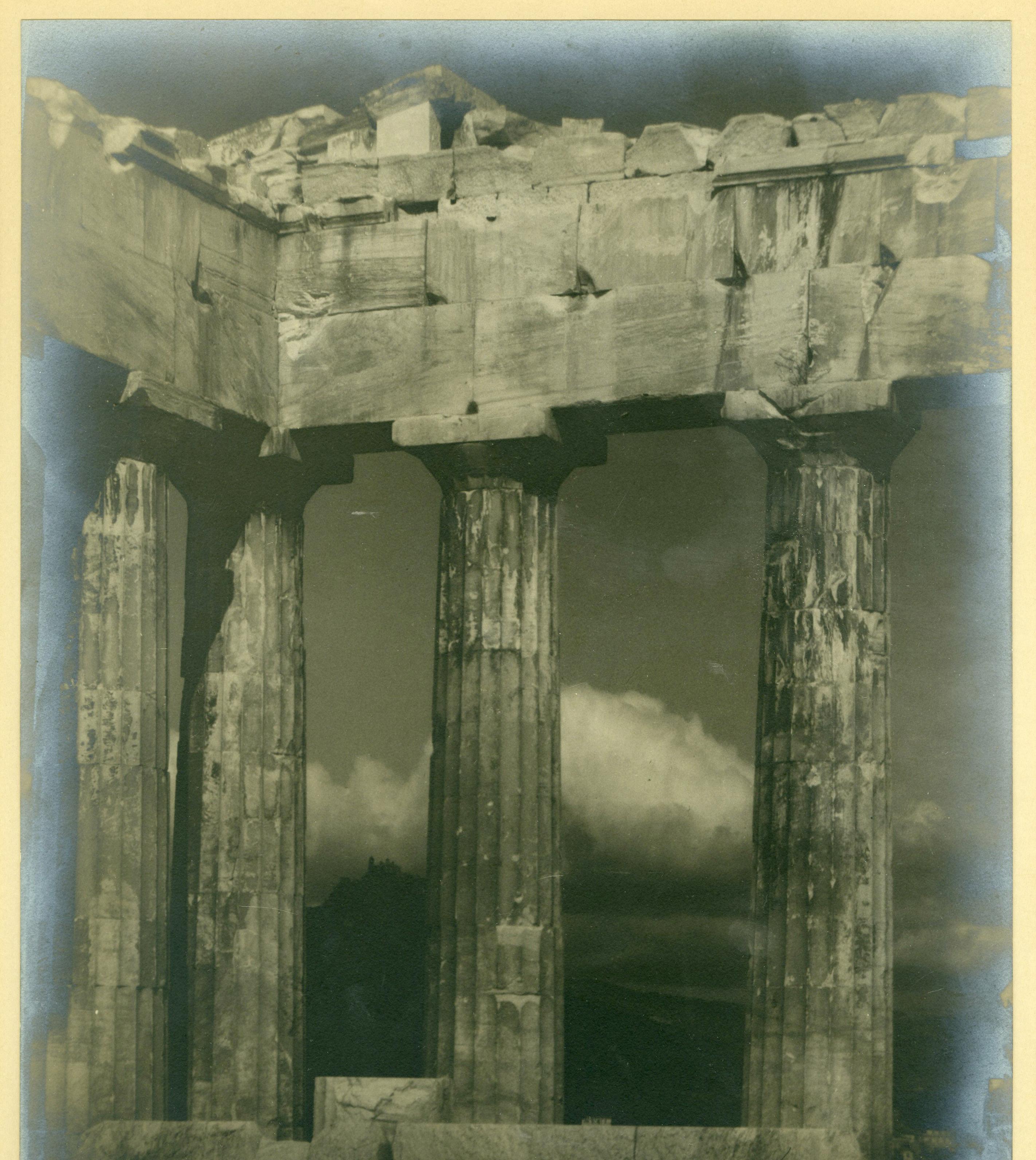 Säulen des Parthenon (Amerikanische Moderne), Photograph, von Arnold Genthe