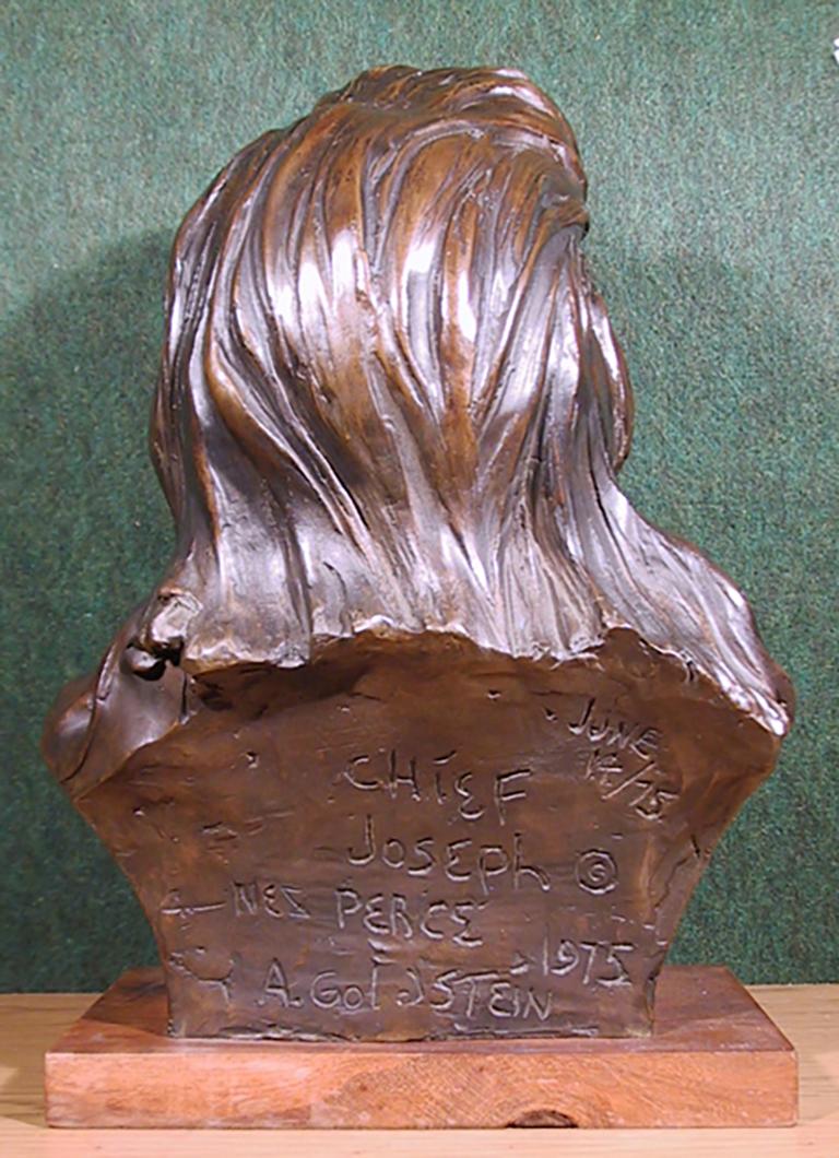 Capo Joseph dei Nez Perce Indians, scultura in bronzo di Arnold Goldstein in vendita 2