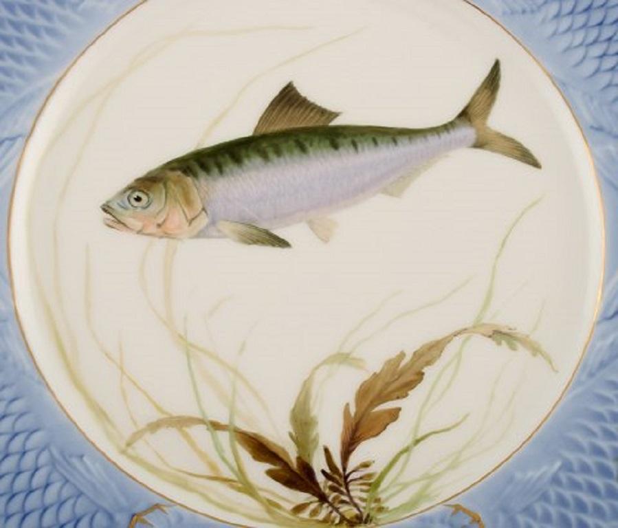 Arnold Krog for Royal Copenhagen. Fish service in hand painted porcelain. Plate with fish, early 20th century.
Measures: 22 cm.
1st factory quality. In good condition with small chip on the backside.
Stamped.