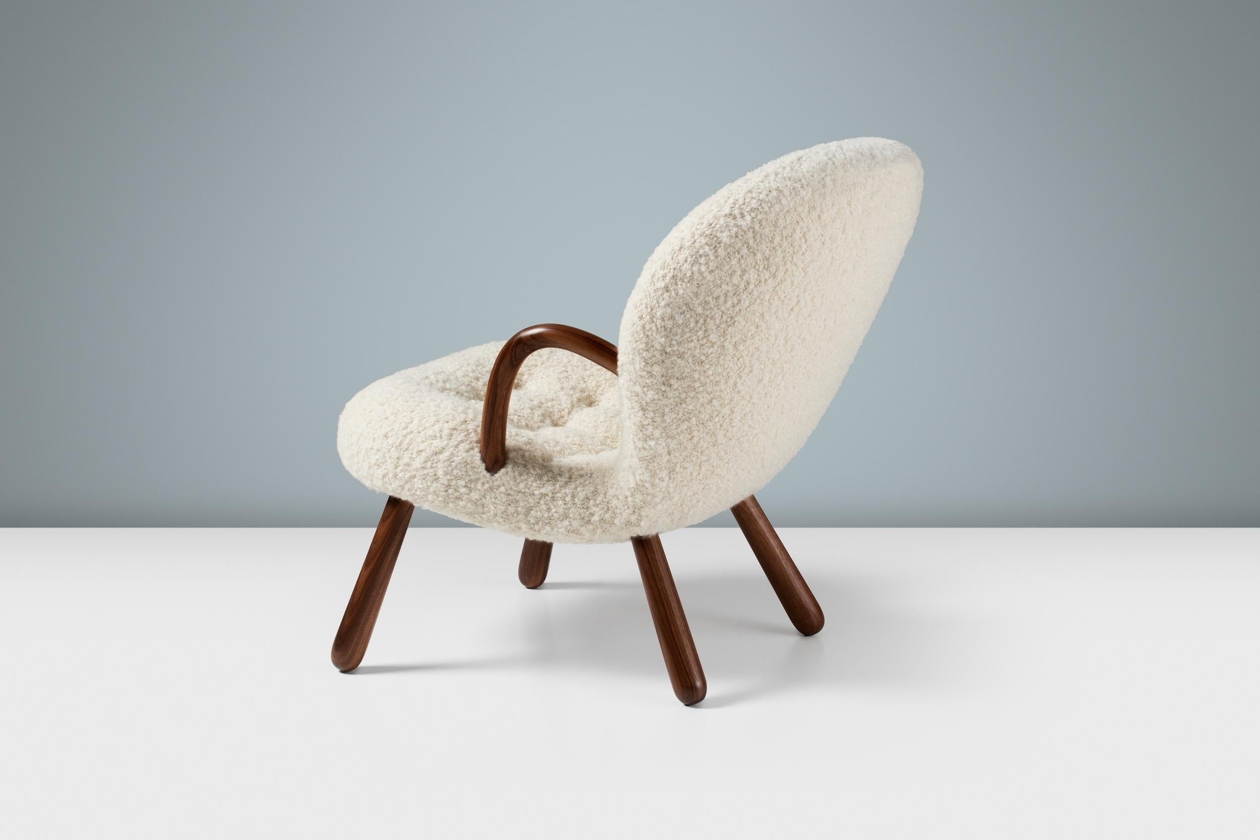 Arnold Madsen Boucle-Lampensessel und Hocker aus Boucle (Schaffell und Schafleder) im Angebot