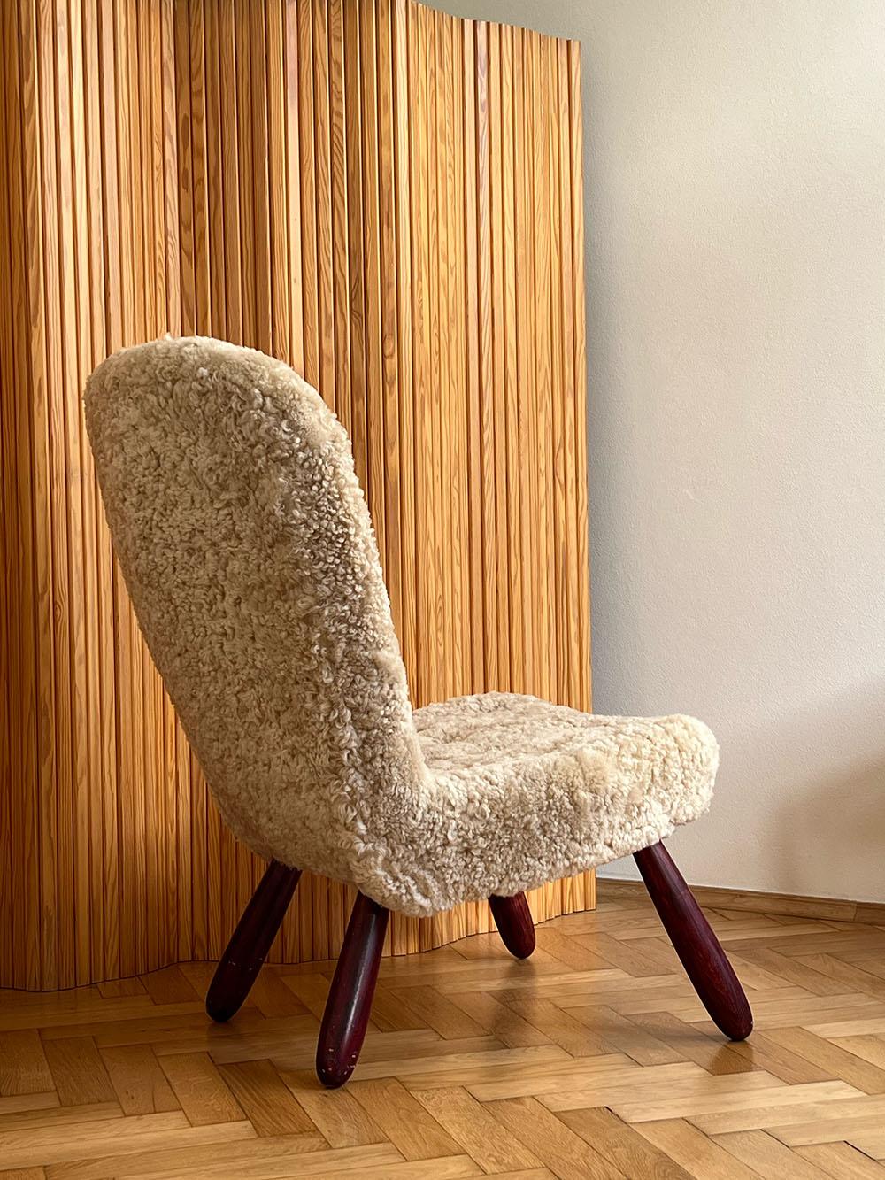 Clam Chair by Arnold Madsen in Sheepskin, Denmark, 1940s In Good Condition In Praha 2, Hlavní město Praha