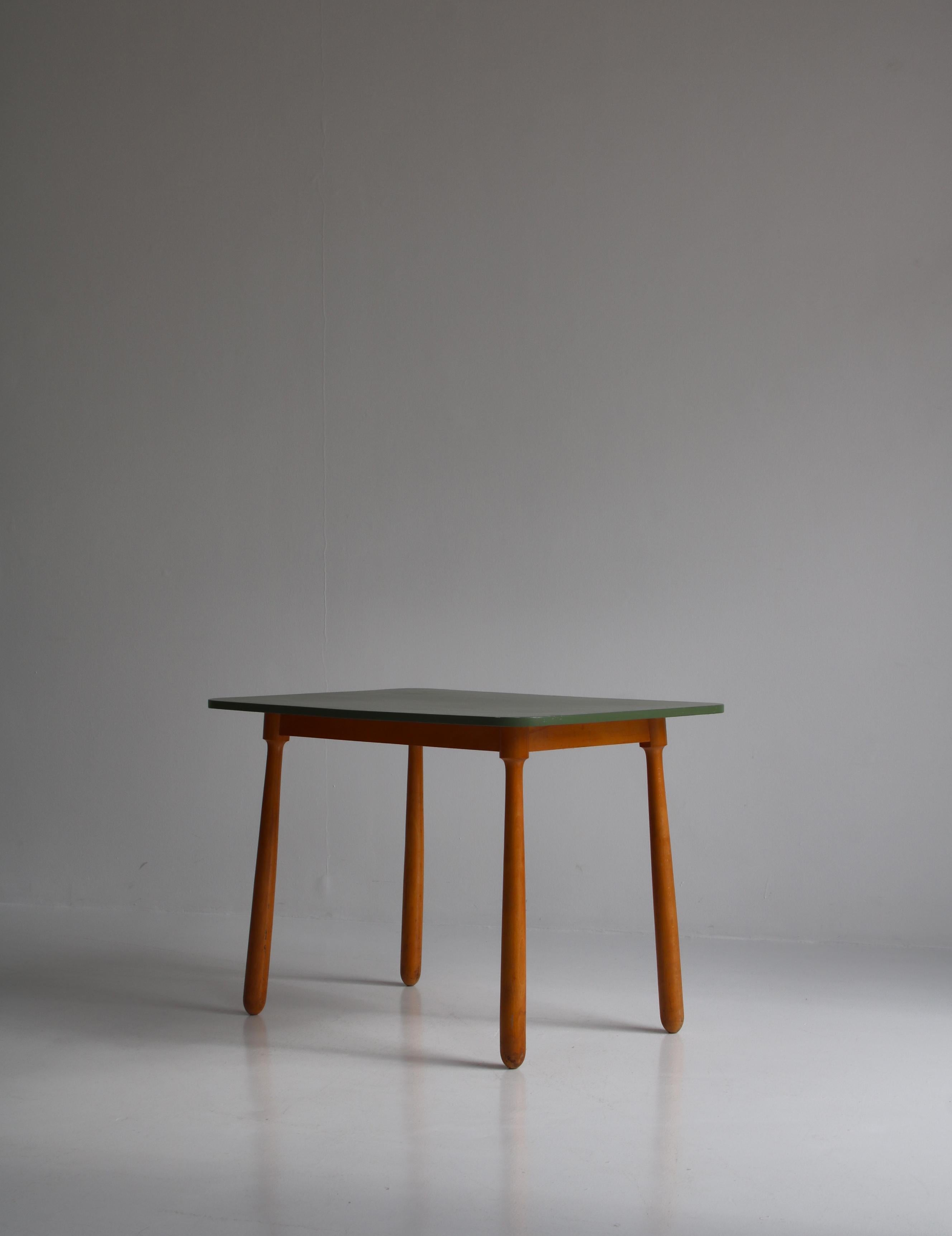 Arnold Madsen Club Legged Desk / Table in Beech, Scandinavian Modern, 1940s In Fair Condition For Sale In Odense, DK