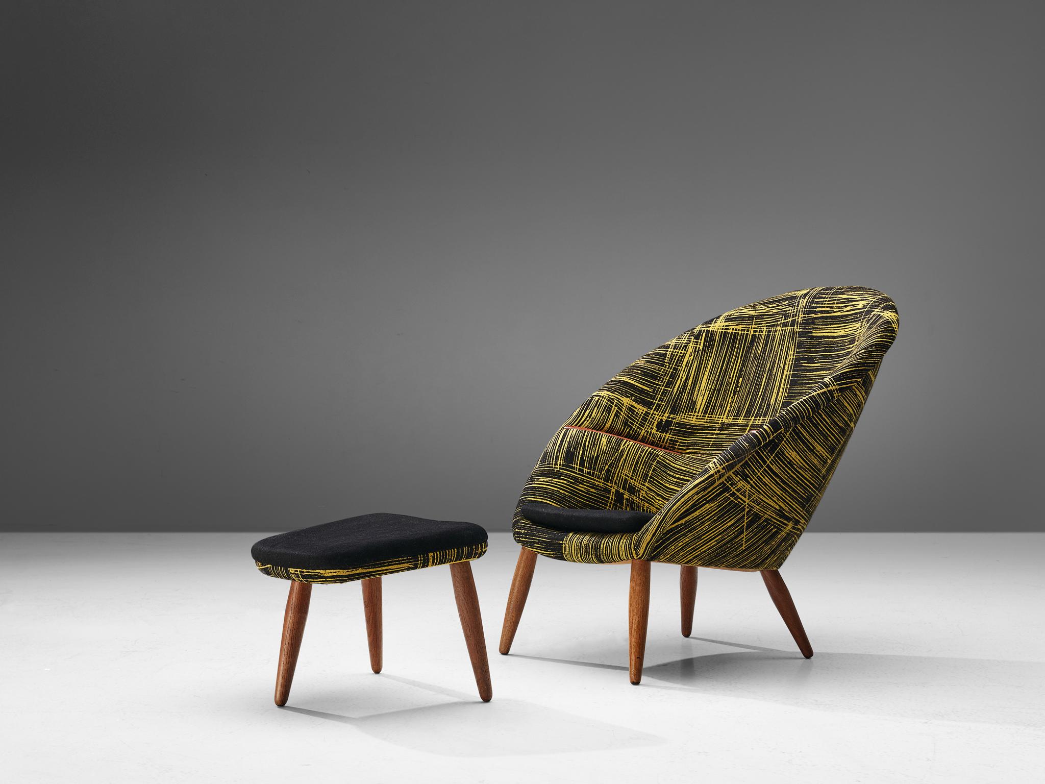 Arnold Madsen for Madsen & Schubell, Easy chair 'MS9' with stool, teak armrests with oak legs, upholstered in the original yellow and black wool, Denmark, 1950s.

This round and comfortable lounge chair is designed by Arnold Madsen for Madsen &