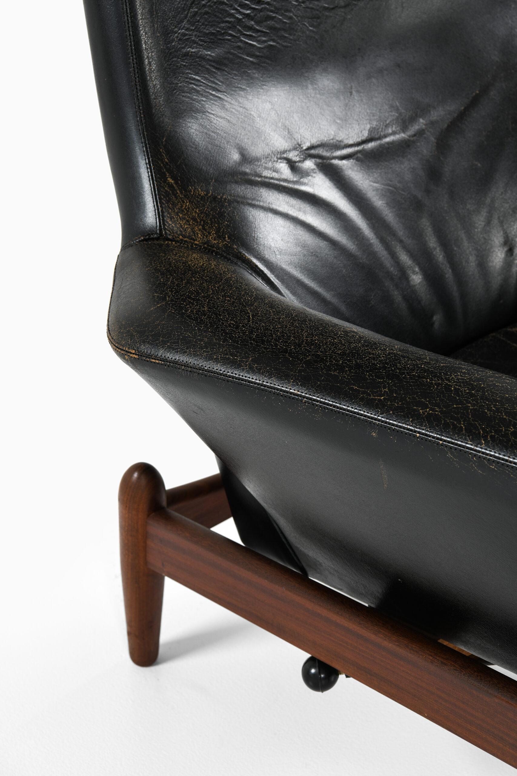 Leather Arnold Madsen Easy Chair with Stool Model MS 30 Produced by Madsen & Schubell For Sale