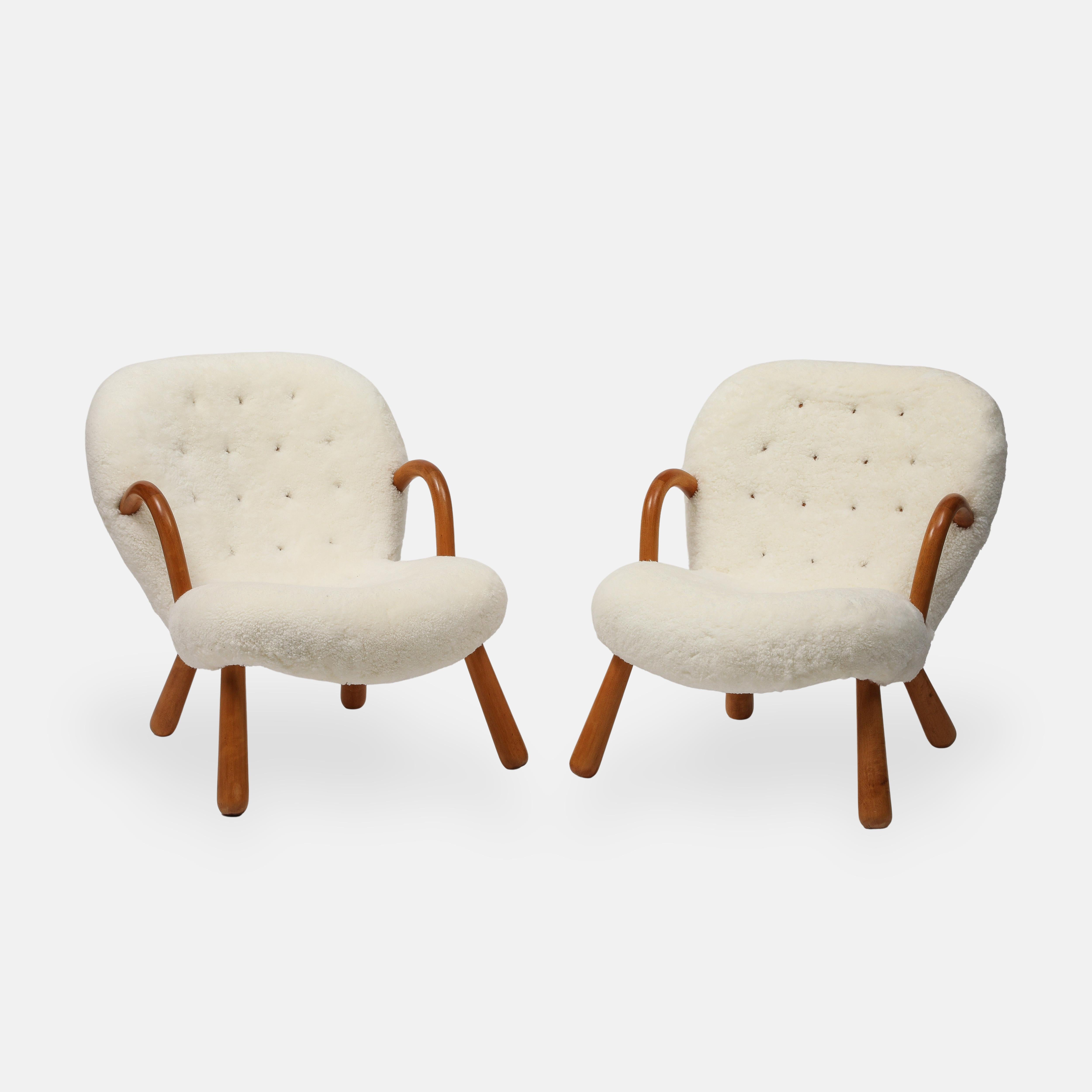 Arnold Madsen Rare paire de chaises en peau de mouton ivoire et en cuir de palourde 1944 Bon état - En vente à New York, NY