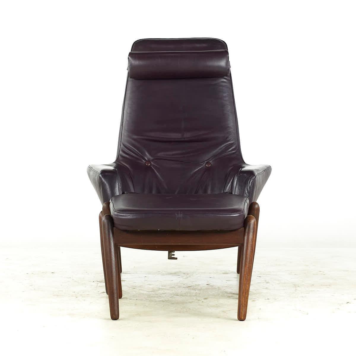 Arnold Madsen para Madsen & Schubell Silla de salón MS-30 de teca danesa de mediados de siglo

La silla mide 31 de ancho x 35 de fondo x 40 de alto, con una altura del asiento de 17 pulgadas y una altura de los brazos/holgura de la silla de 20,5