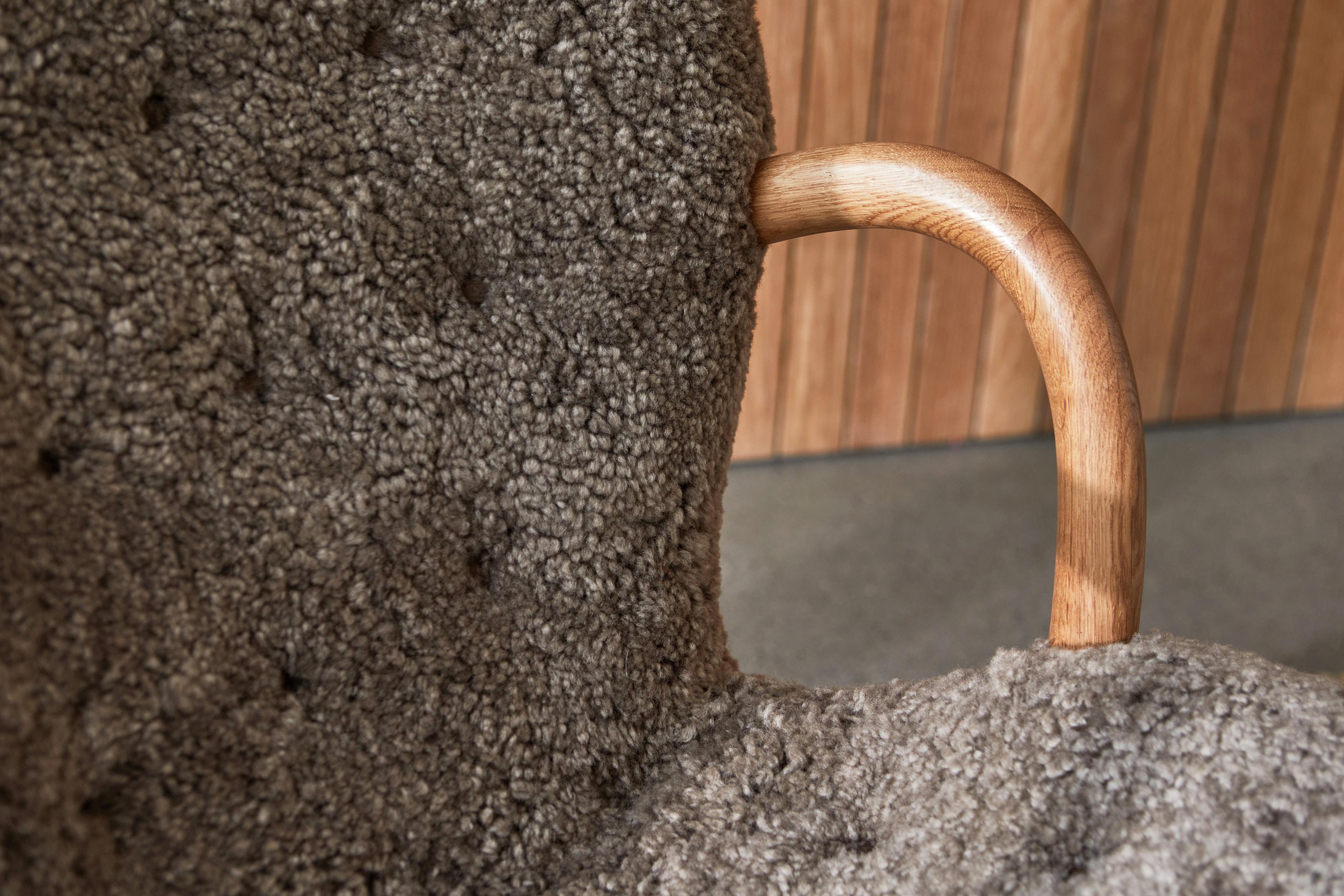Sedia in pelle di pecora Re-Edition Clam Chair di Arnold Madsen in vendita 4