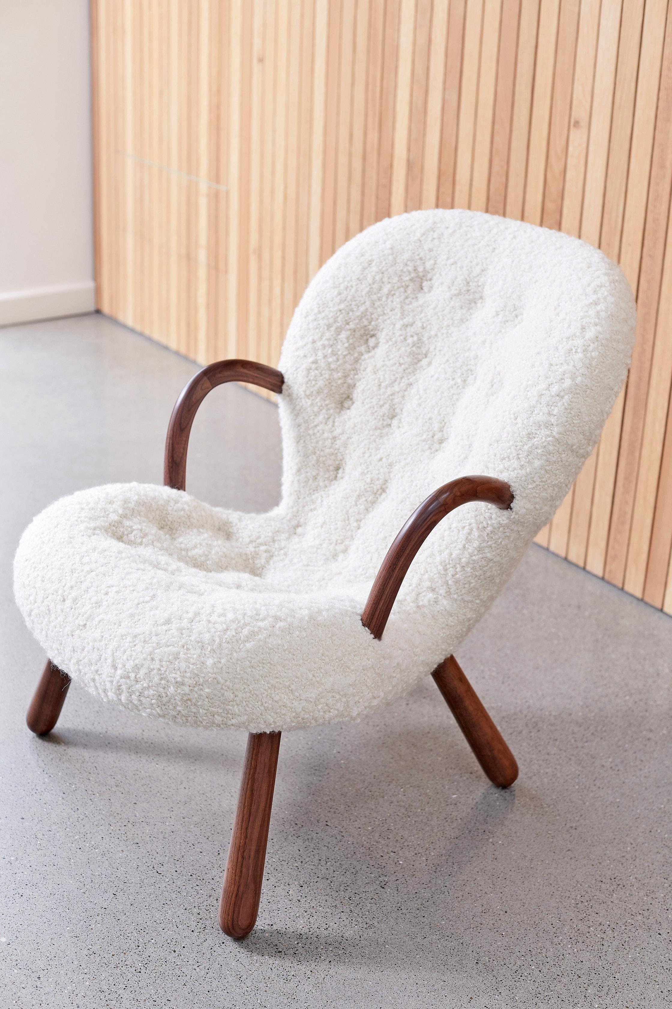 Sedia in pelle di pecora Re-Edition Clam Chair di Arnold Madsen in vendita 9