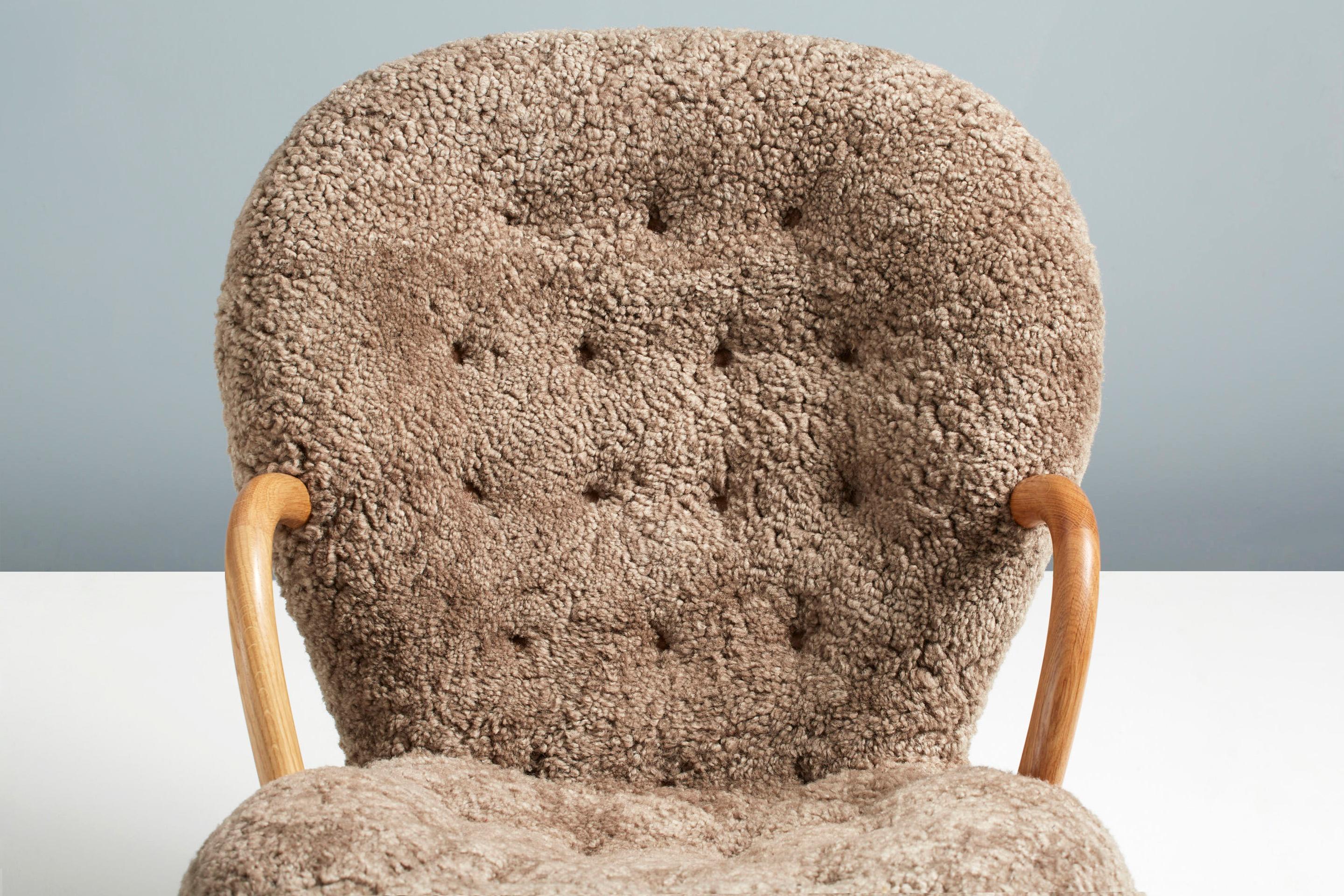 Svedese Sedia in pelle di pecora Re-Edition Clam Chair di Arnold Madsen in vendita