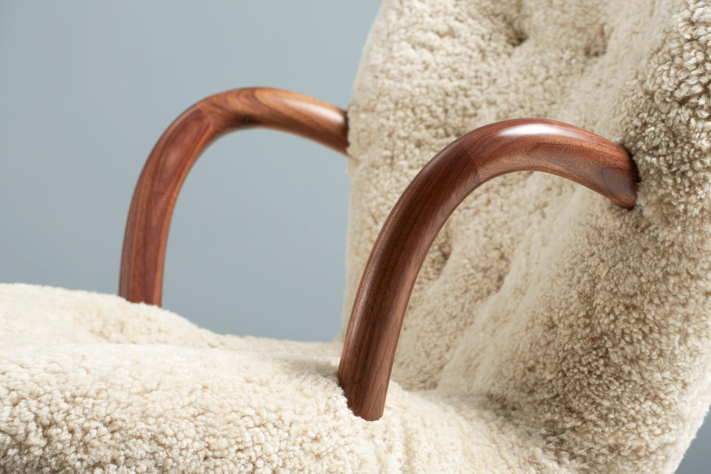 Sedia in pelle di pecora Re-Edition Clam Chair di Arnold Madsen in vendita 1
