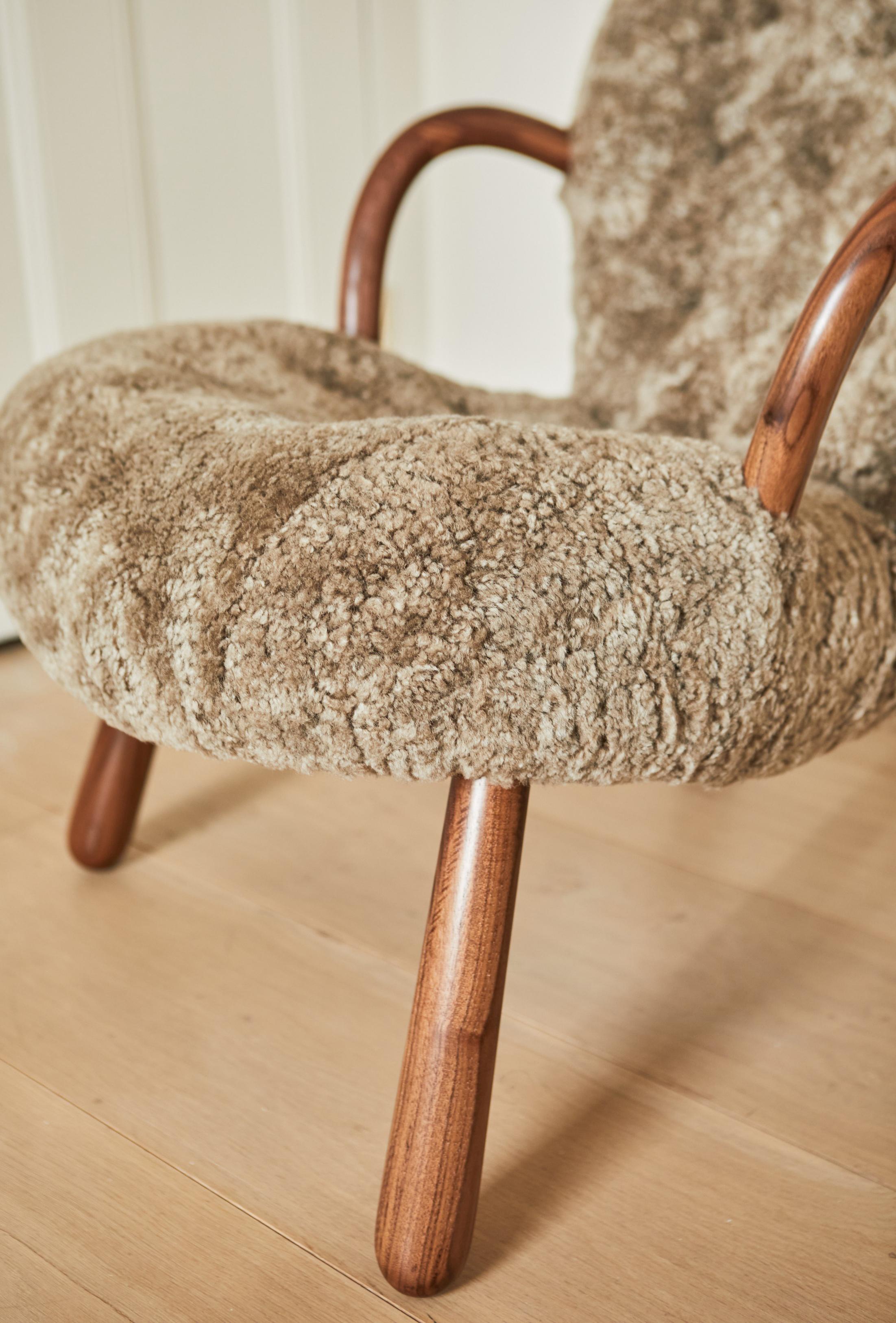 Sedia in pelle di pecora Re-Edition Clam Chair di Arnold Madsen in vendita 7