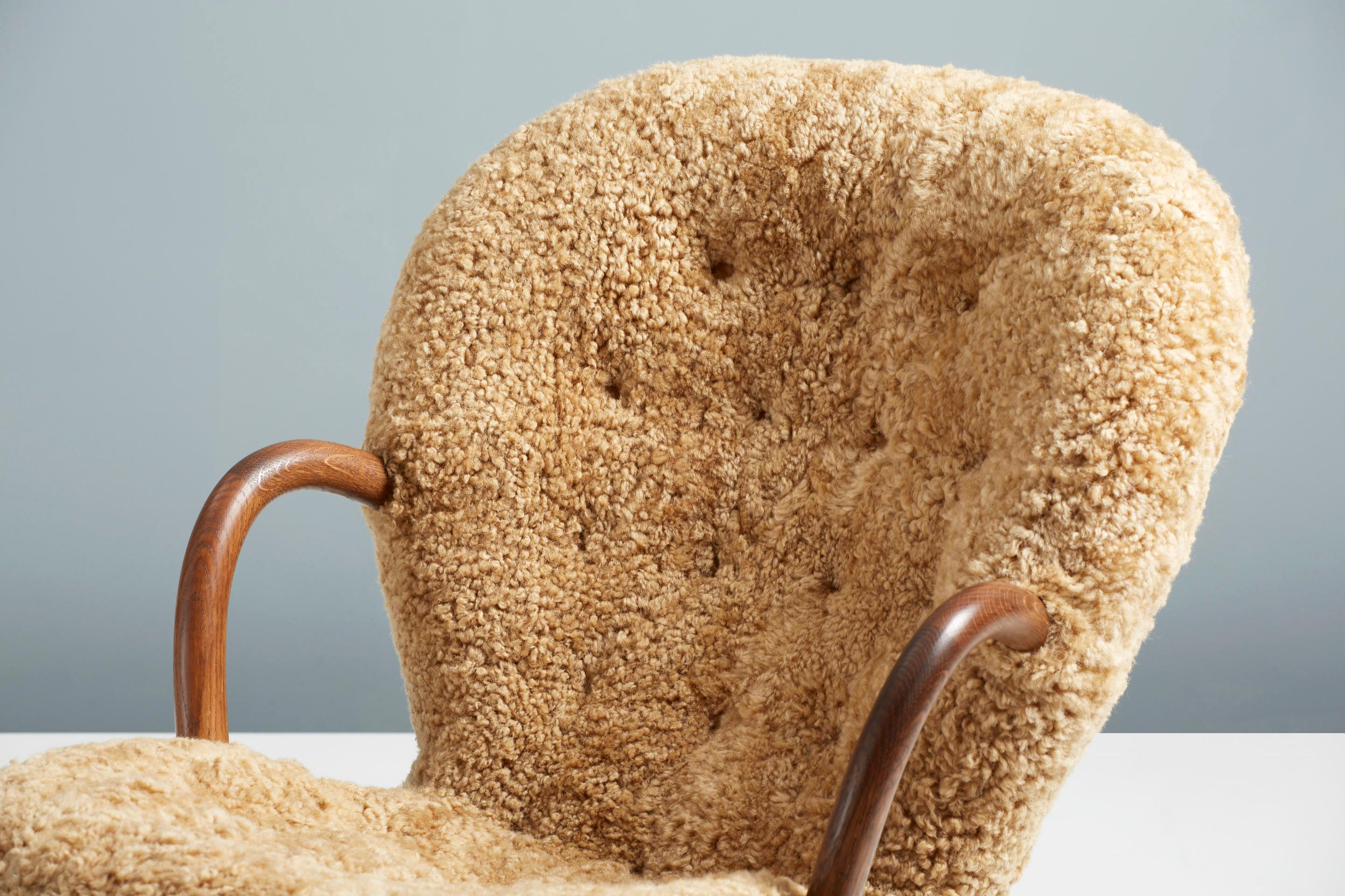 Sheepskin Clam Chair by Arnold Madsen - New Edition In New Condition In London, England