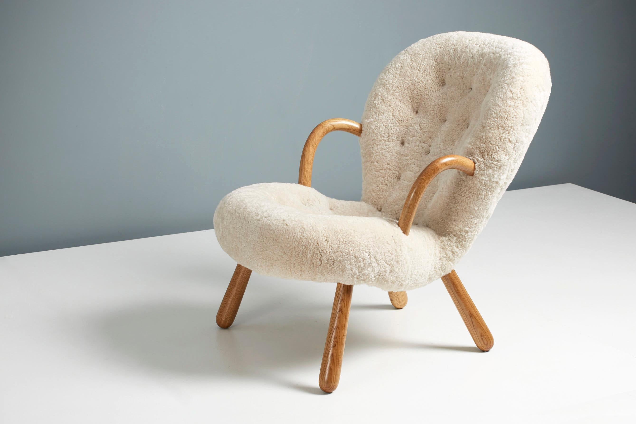 Sedia in pelle di pecora Re-Edition Clam Chair di Arnold Madsen in vendita 1